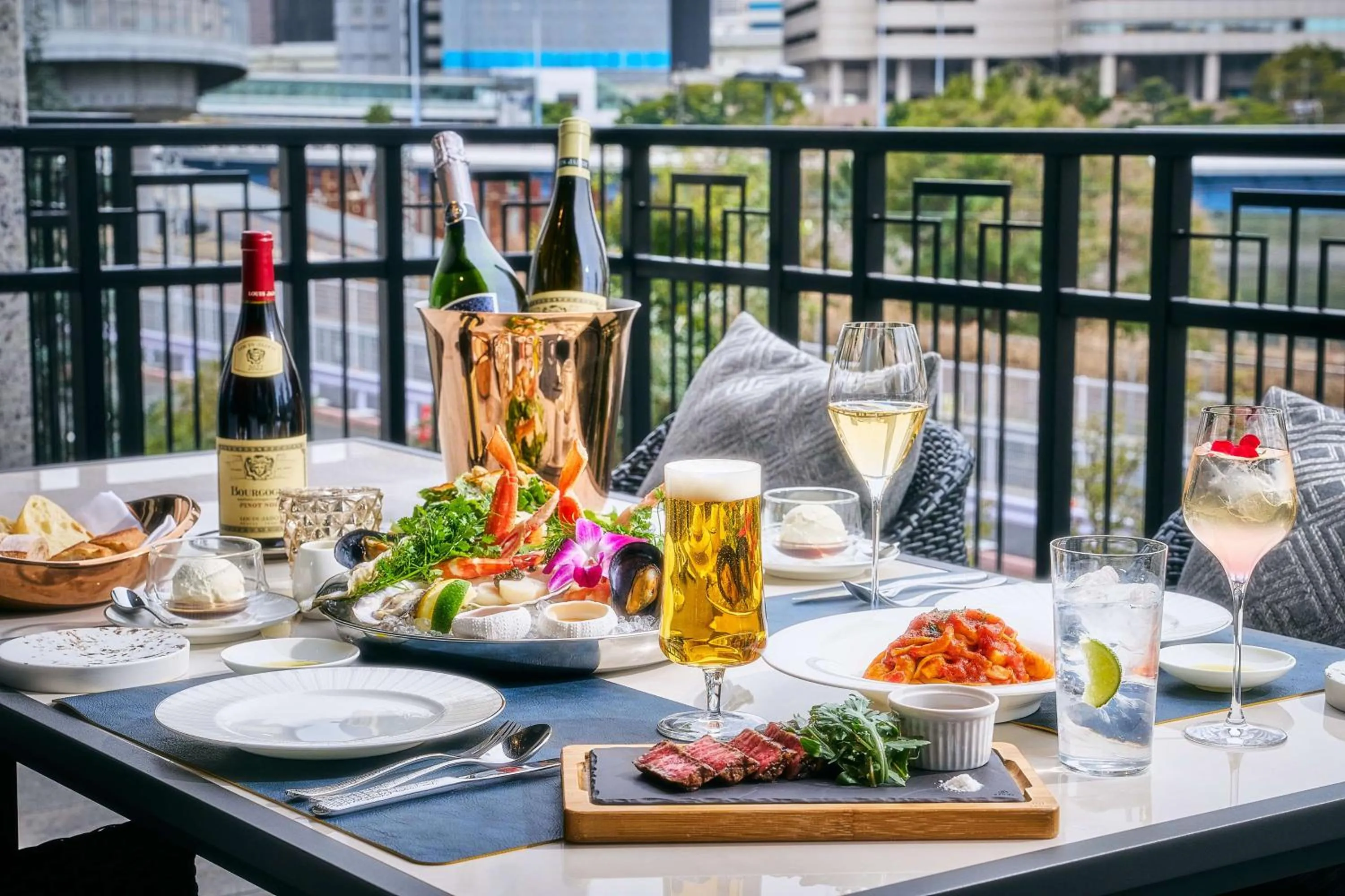 Restaurant/places to eat in Hilton Yokohama