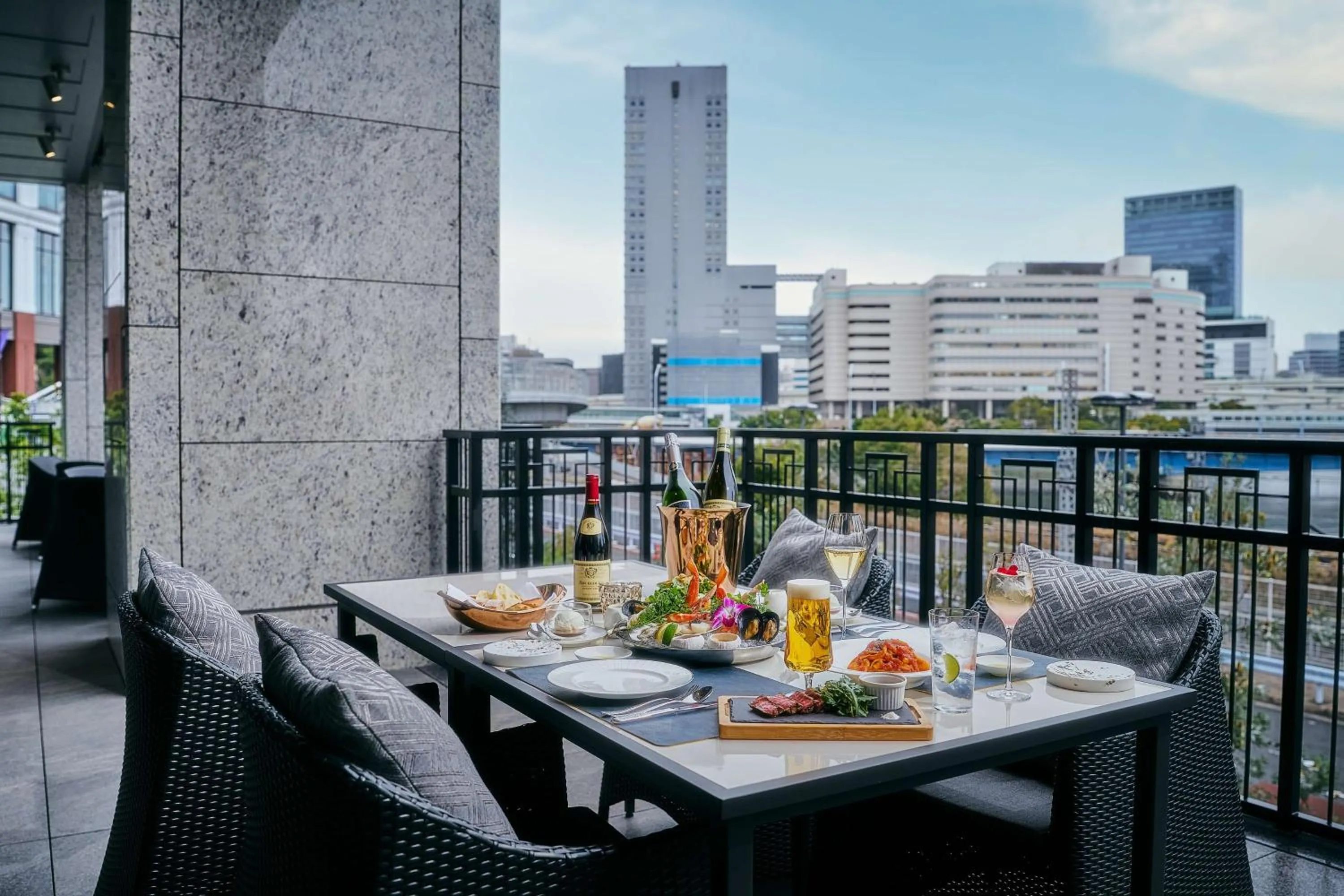 Restaurant/places to eat in Hilton Yokohama