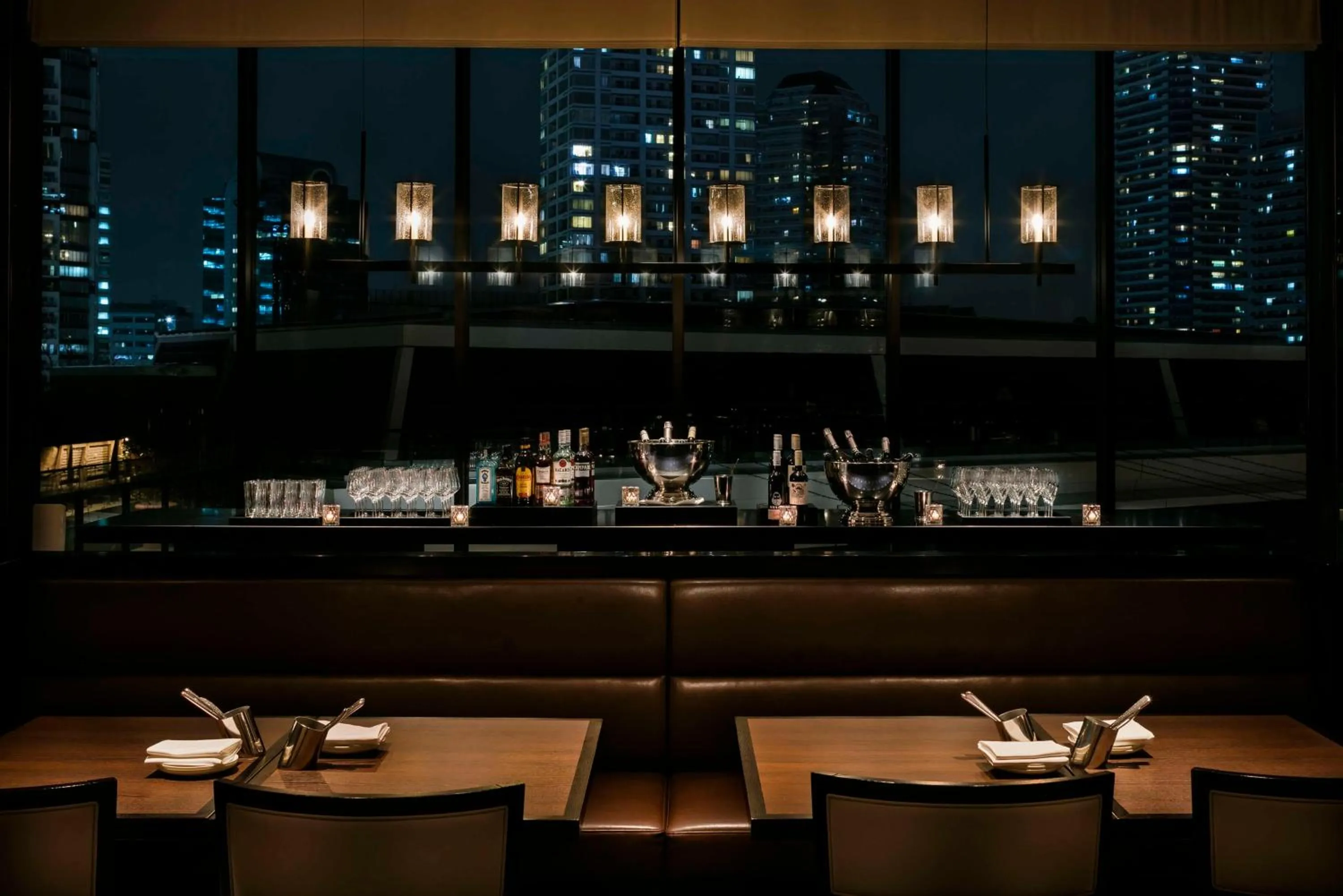 Lounge or bar in Hilton Yokohama