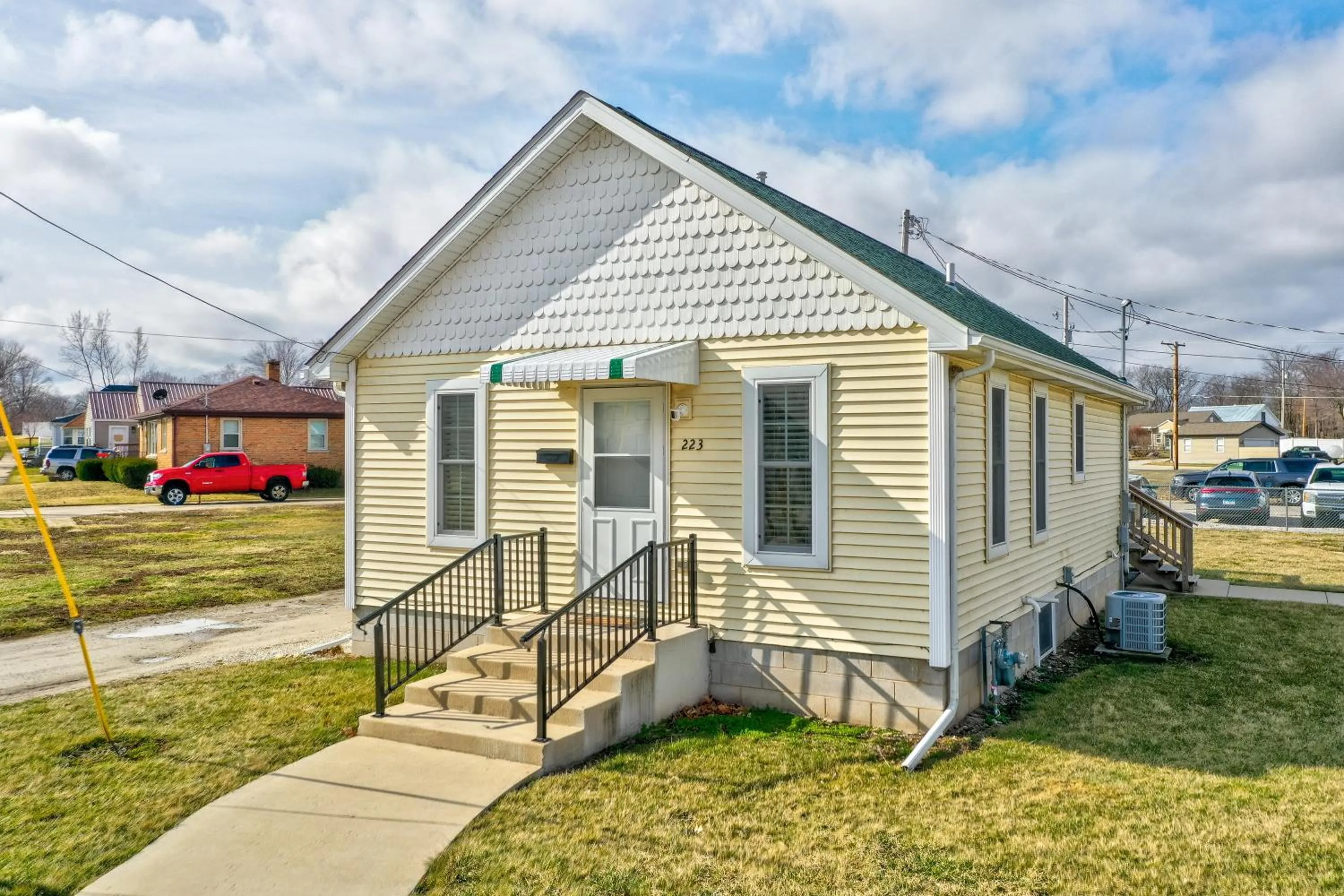 Property building in Starved Rock & Ottawa Retreat Amazing Getaway Home