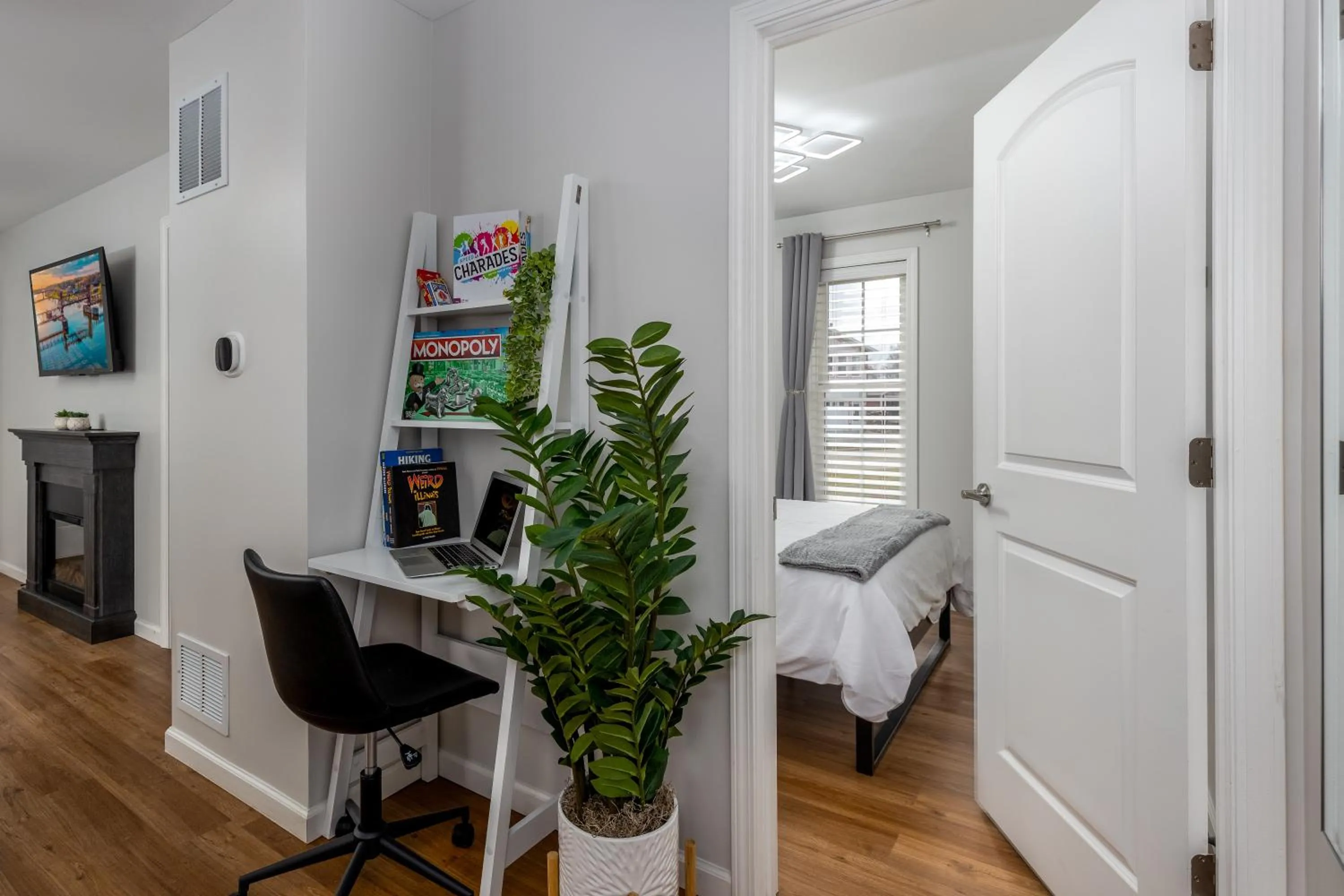 Bed in Starved Rock & Ottawa Retreat Amazing Getaway Home