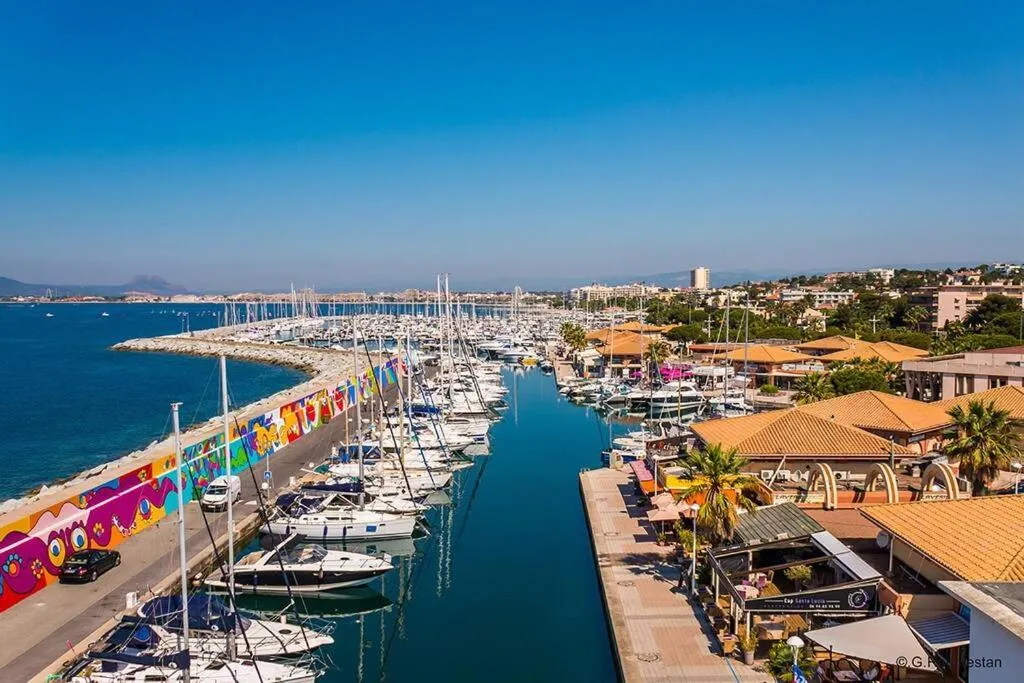 Les Orangers de Santa Lucia, vue mer et port, St Raphaël