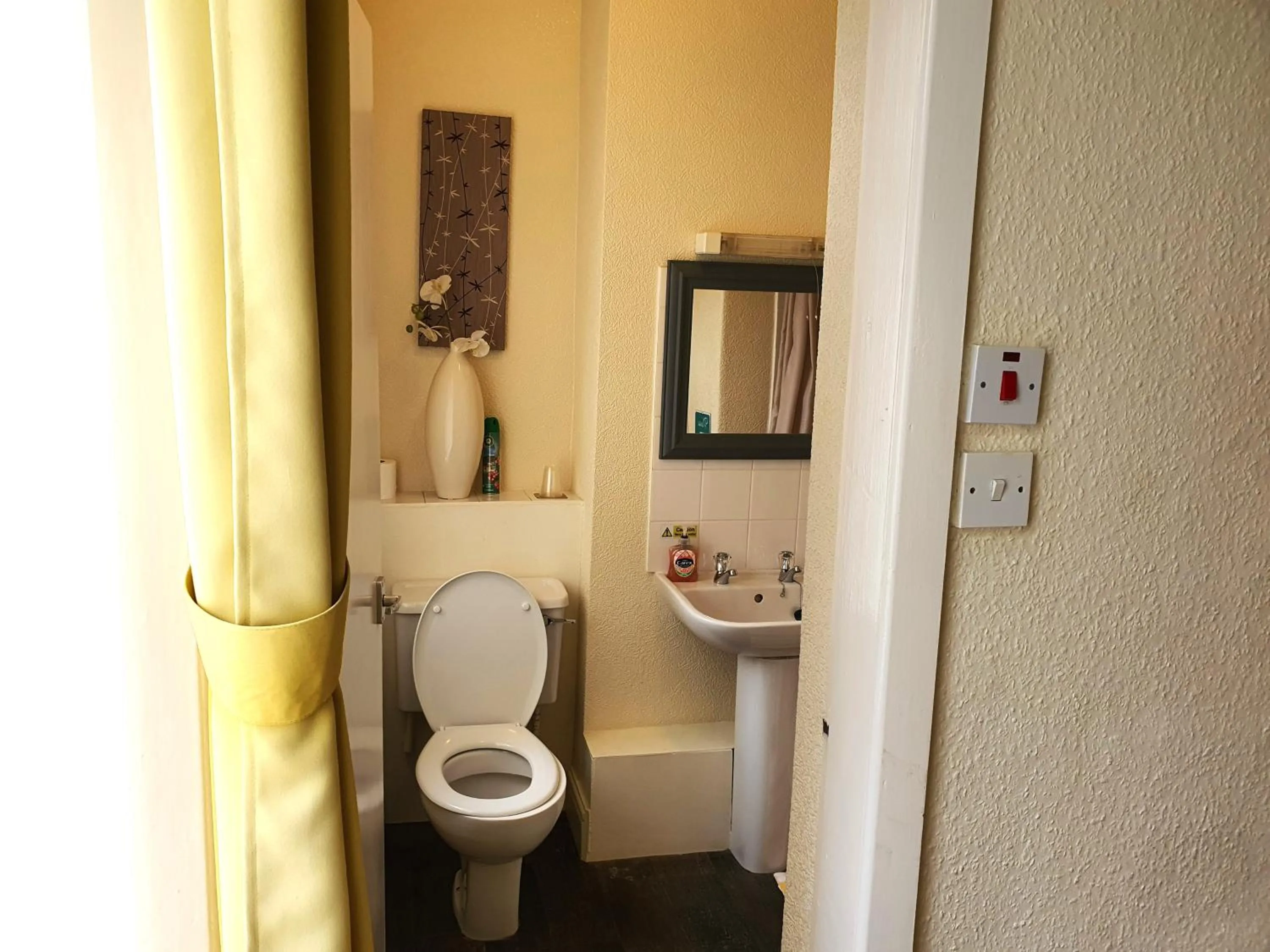 Bathroom in Windsor House Hotel