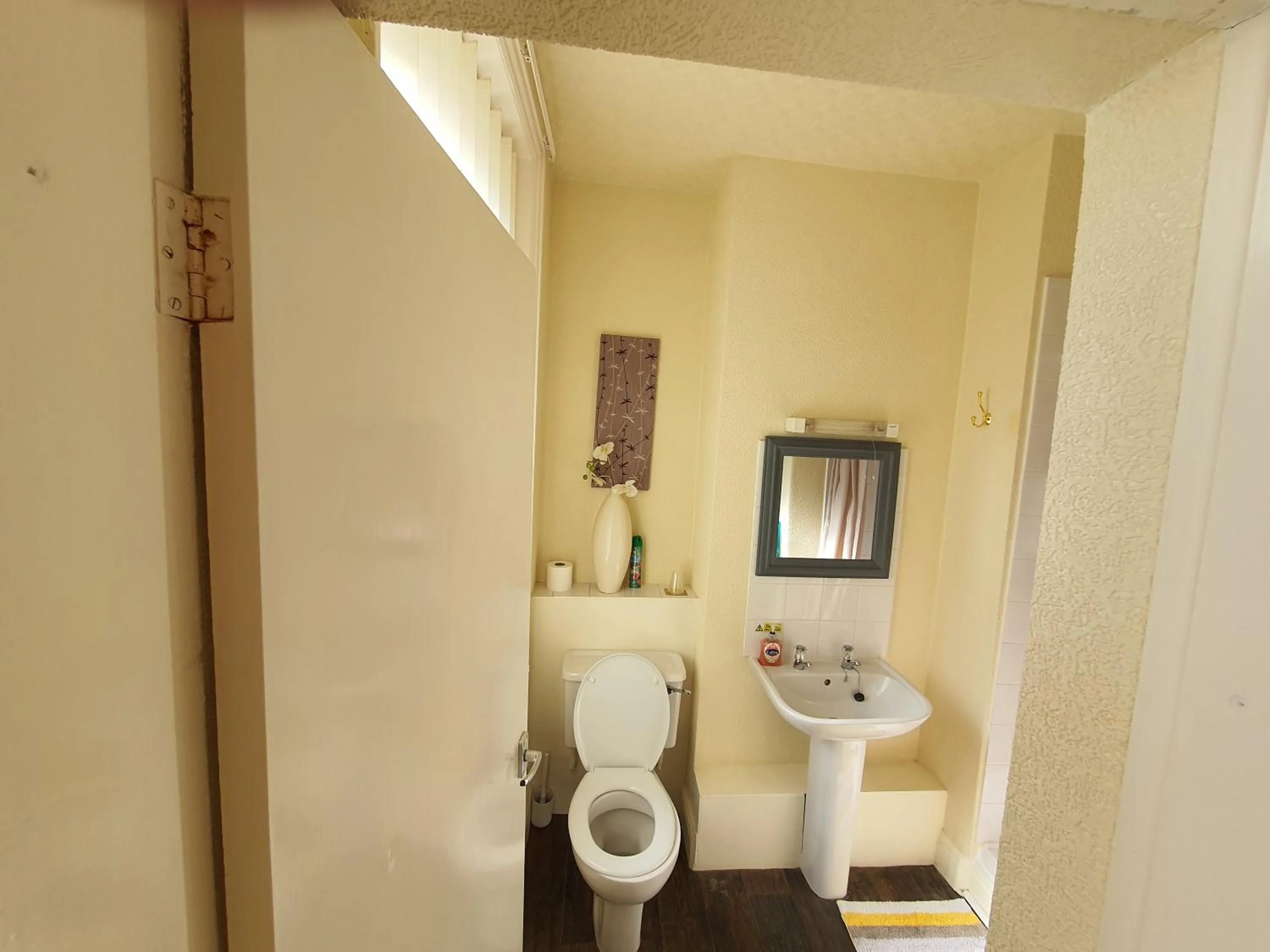 Toilet in Windsor House Hotel