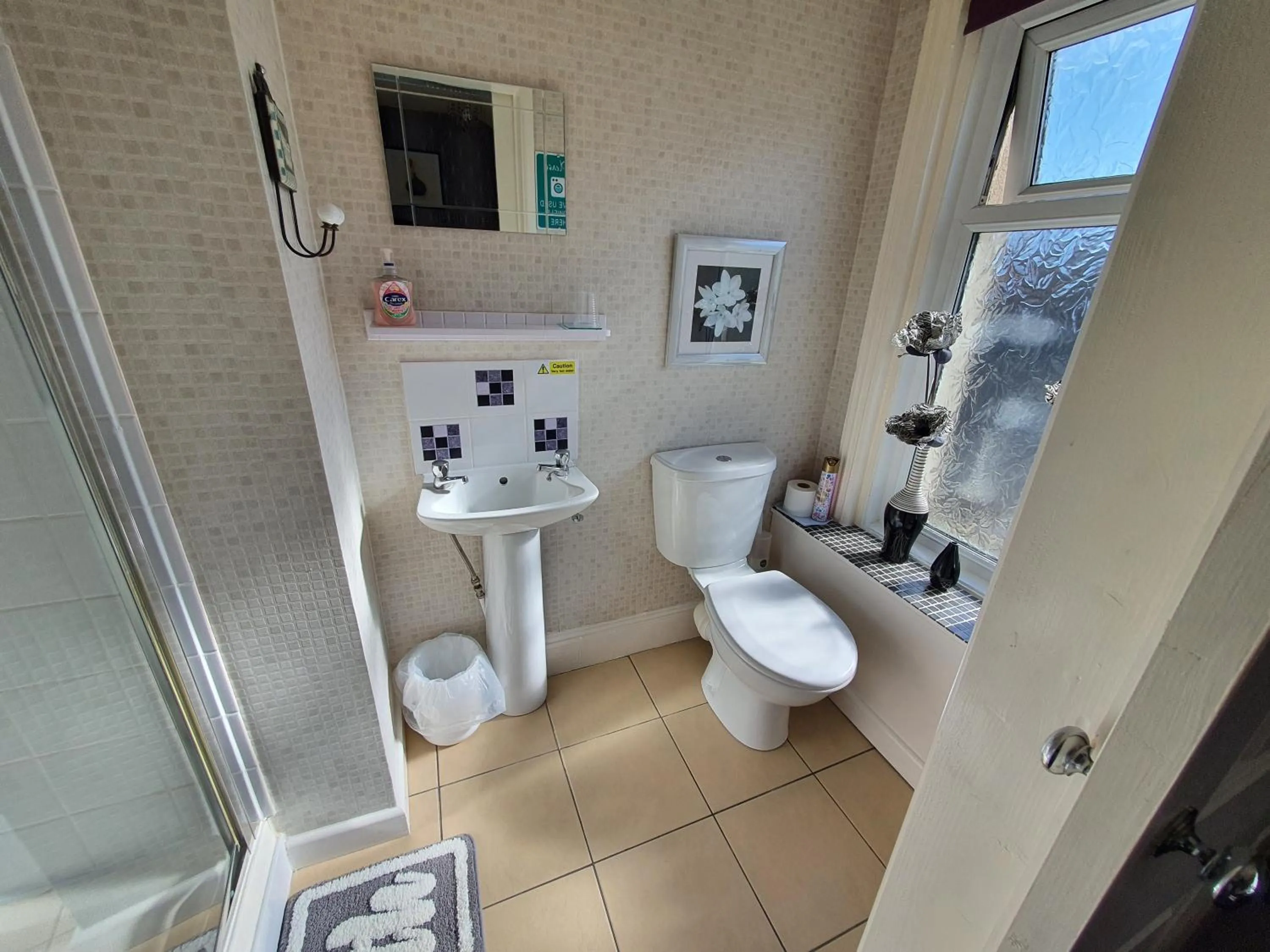 Bathroom in Windsor House Hotel