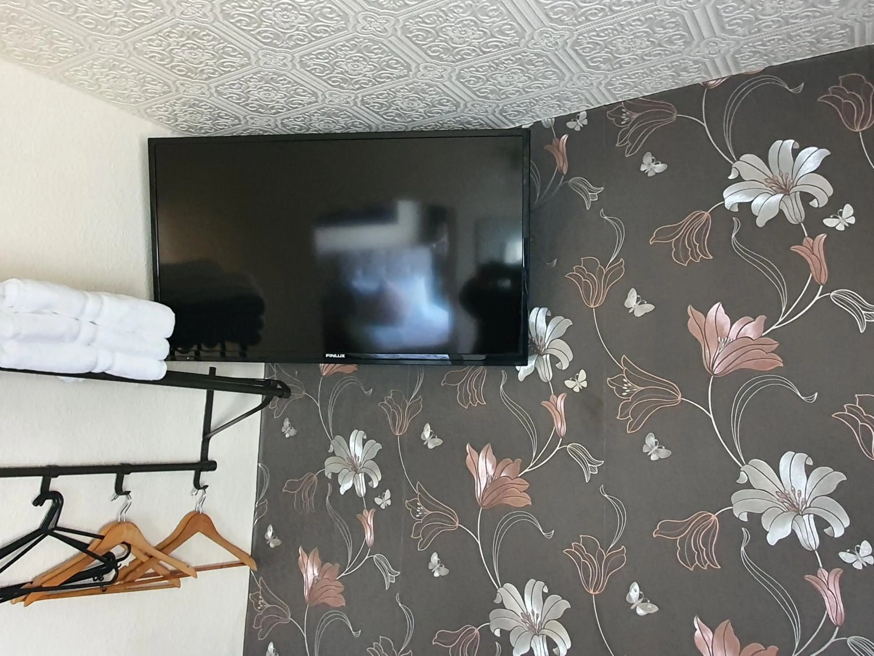 TV and multimedia in Windsor House Hotel