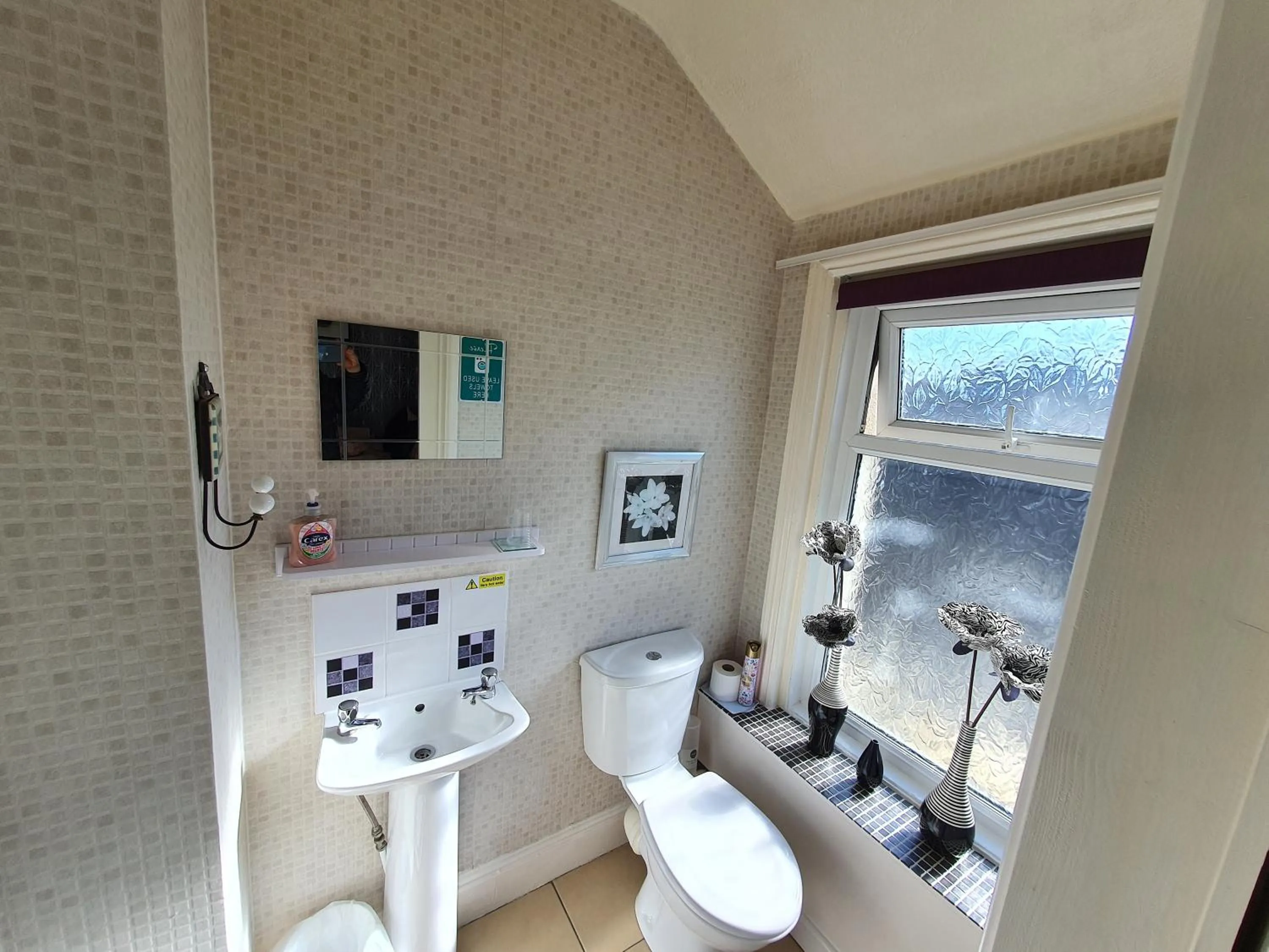 Bathroom in Windsor House Hotel