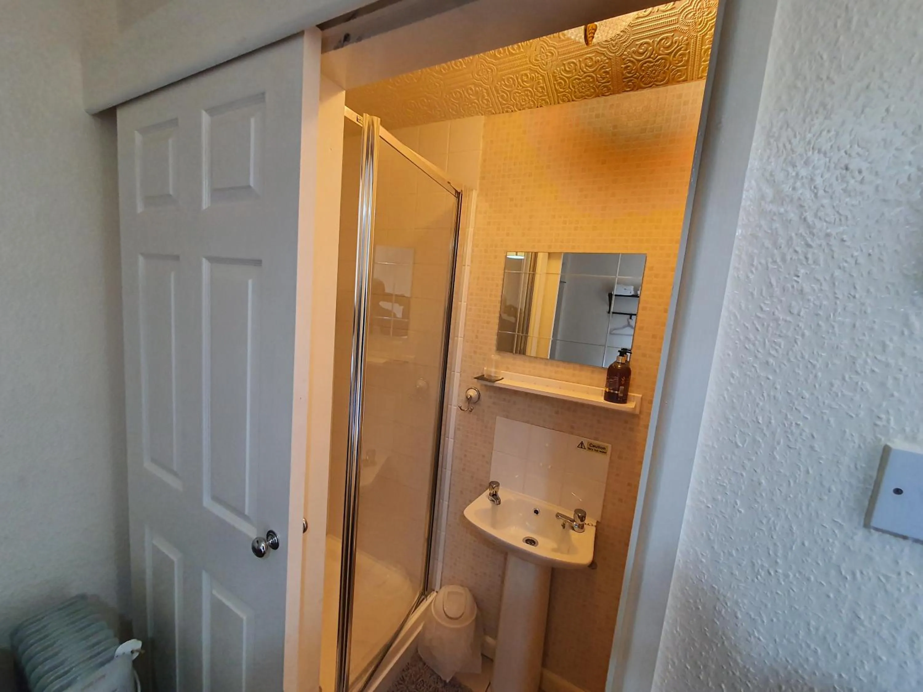 Bathroom in Windsor House Hotel