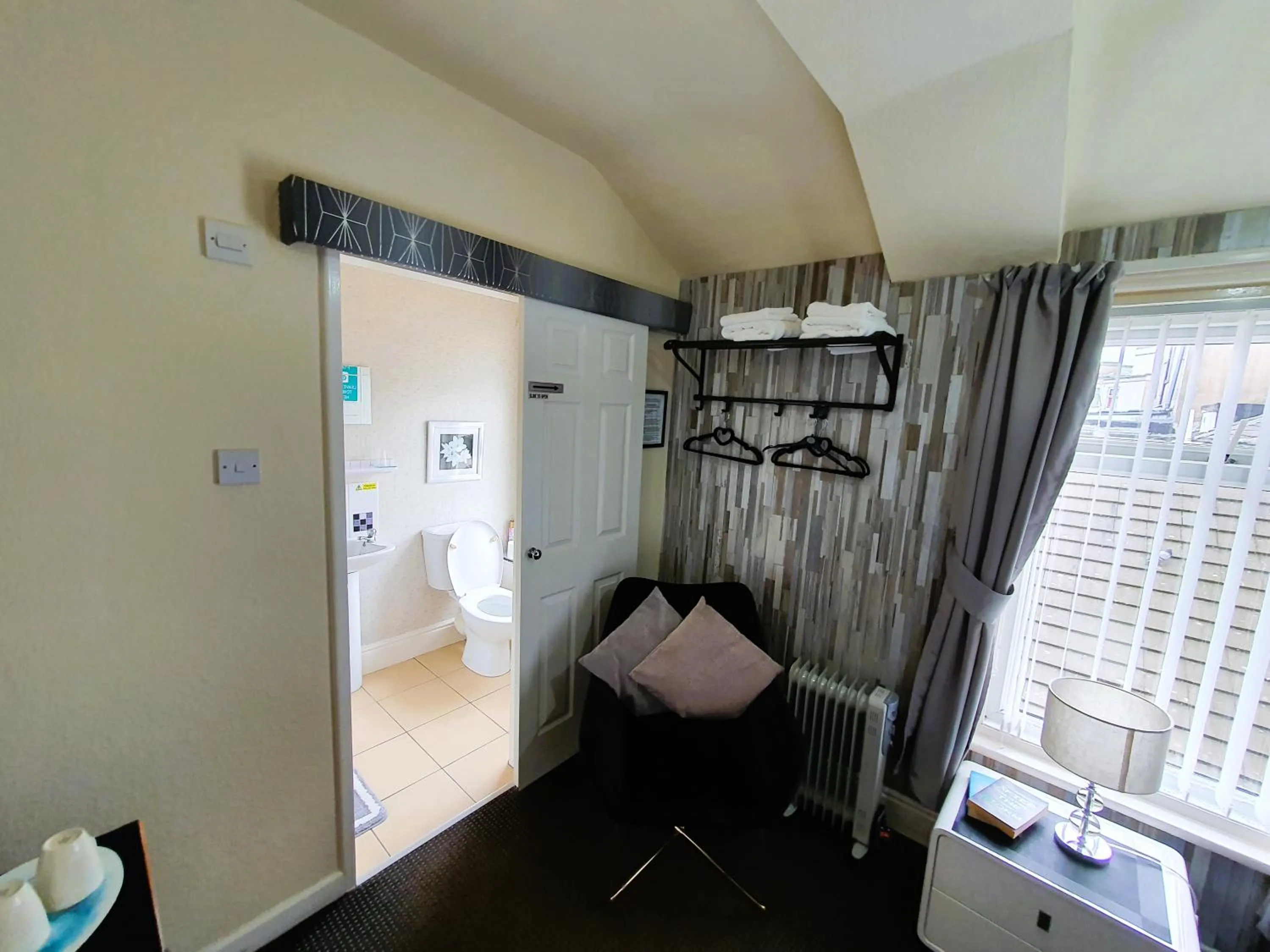 Toilet in Windsor House Hotel