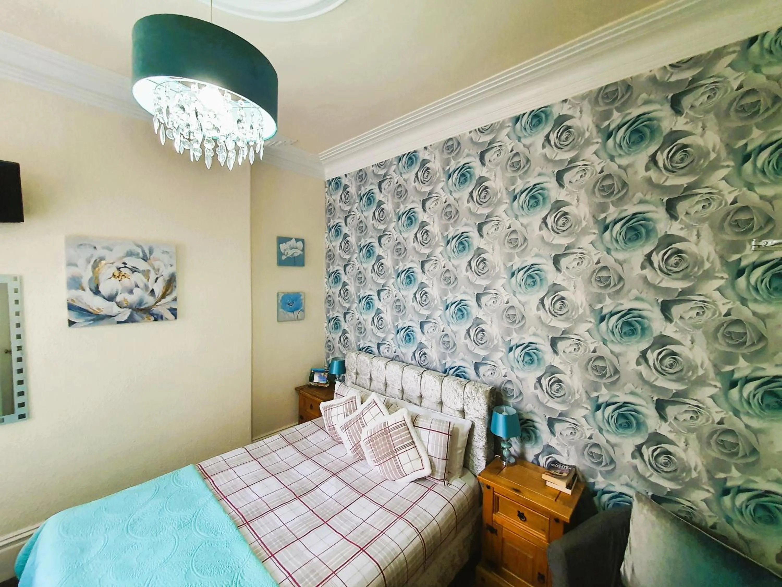 Bedroom, Bed in Windsor House Hotel