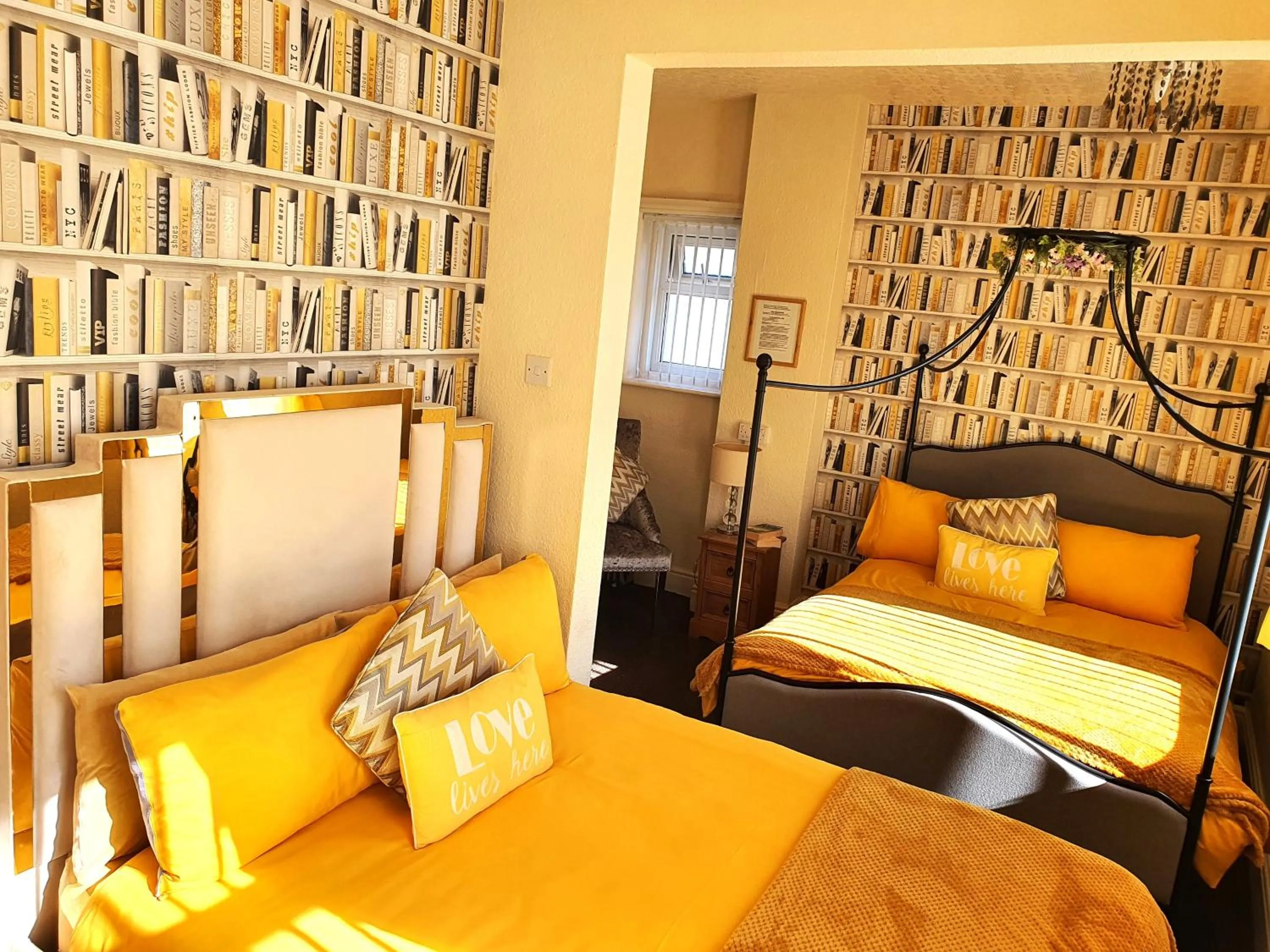 Bedroom, Bed in Windsor House Hotel