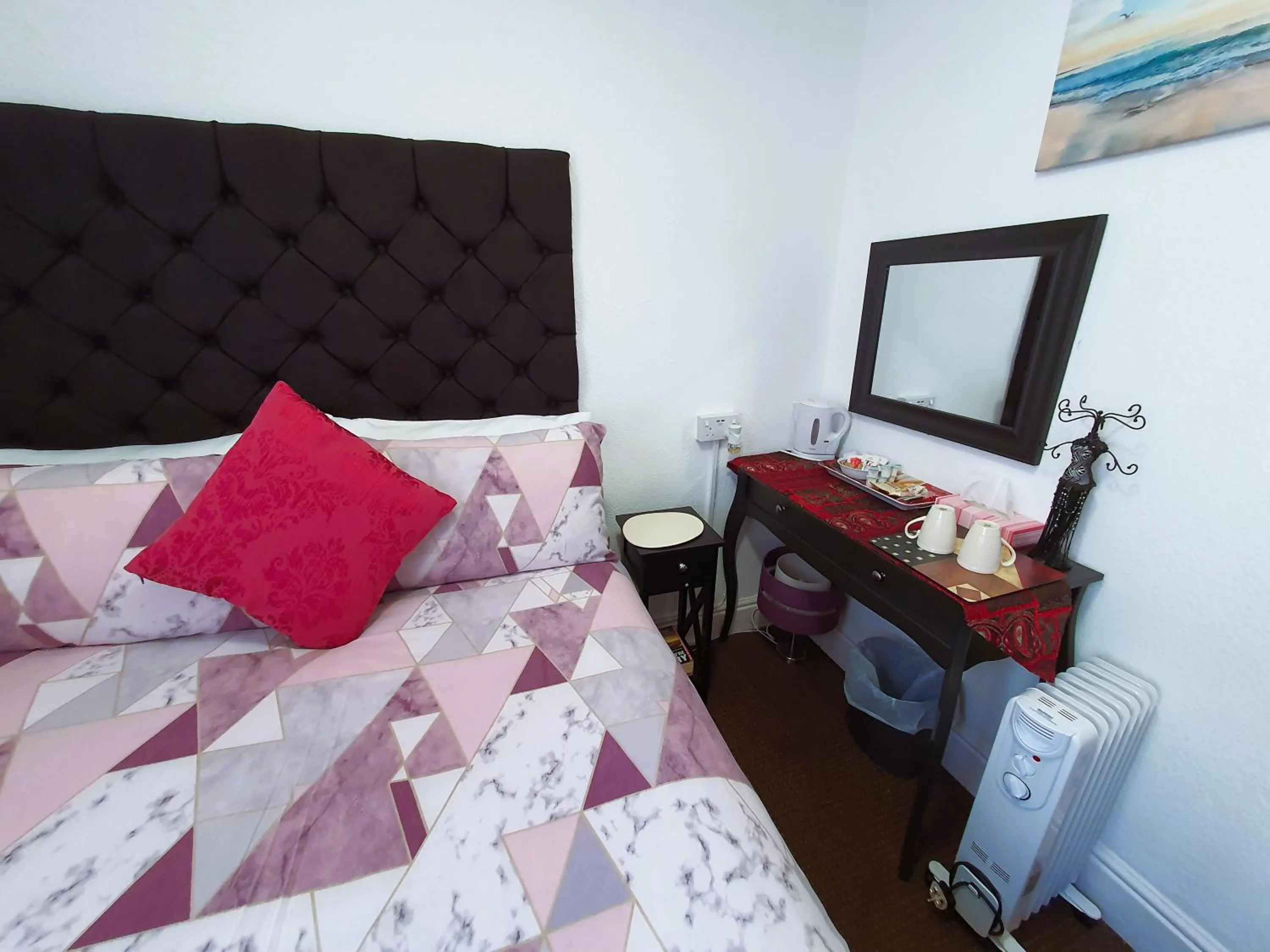 Bedroom, Bed in Windsor House Hotel