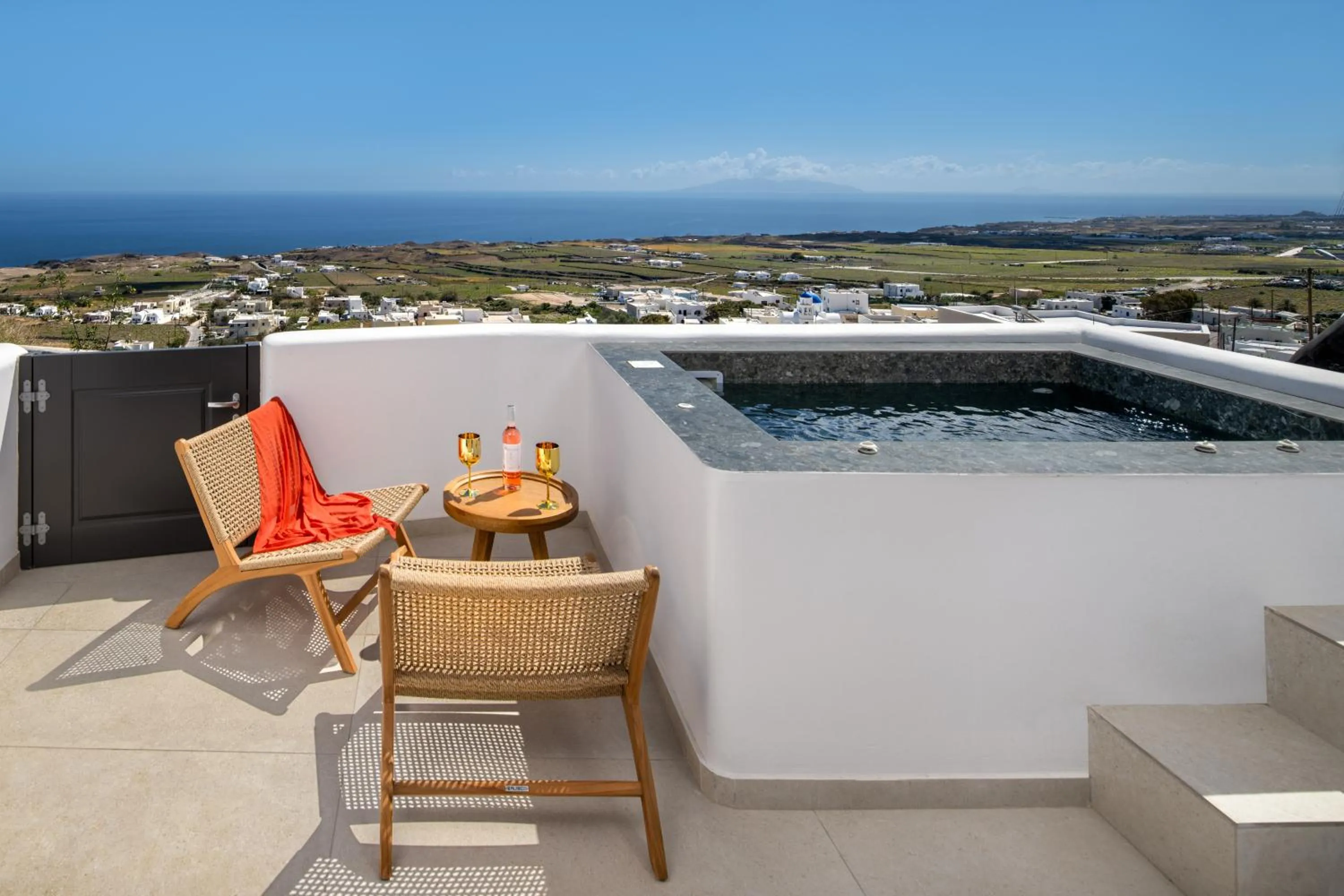 Hot Tub in Venus Sunrise Suites & Villas