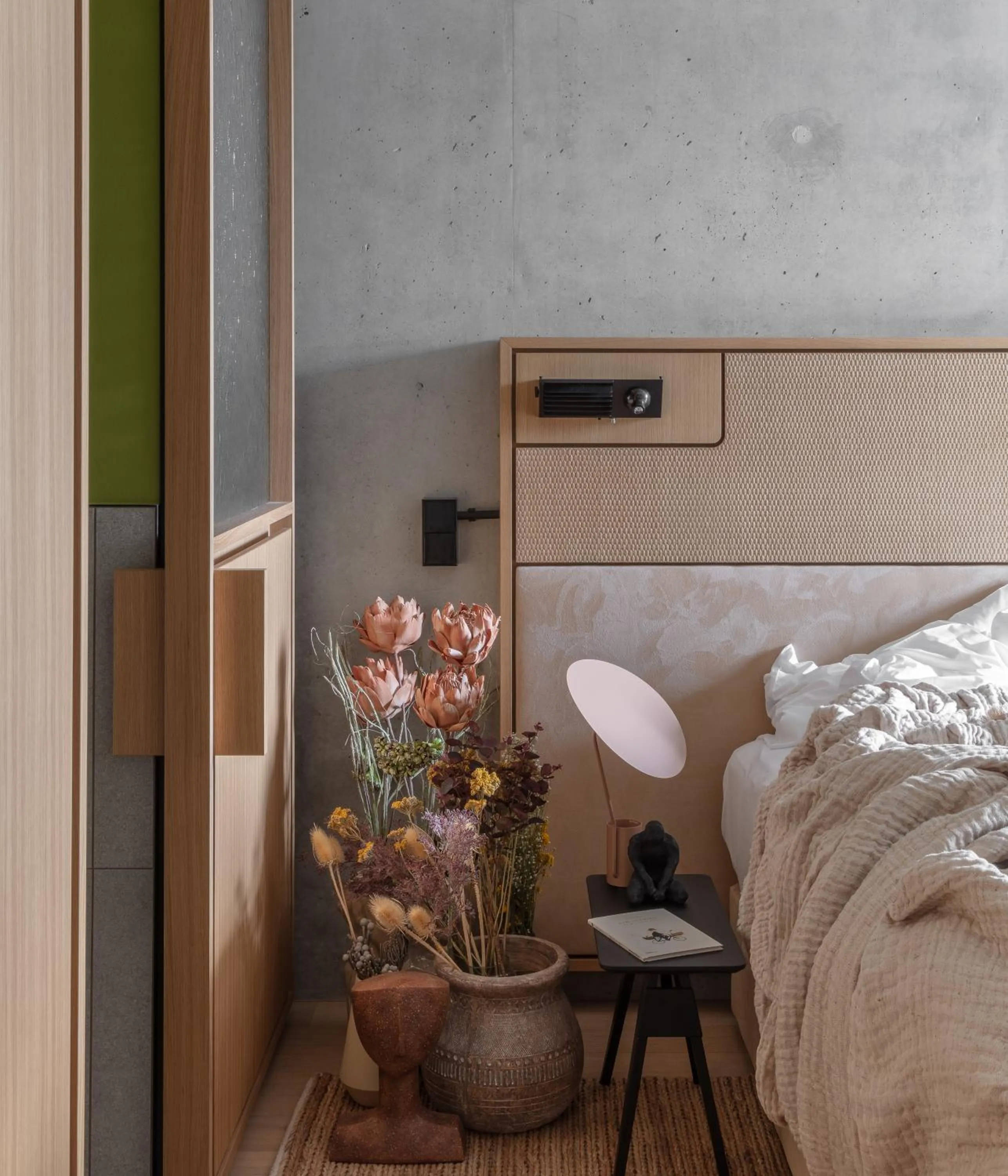 Bed in Locke at East Side Gallery