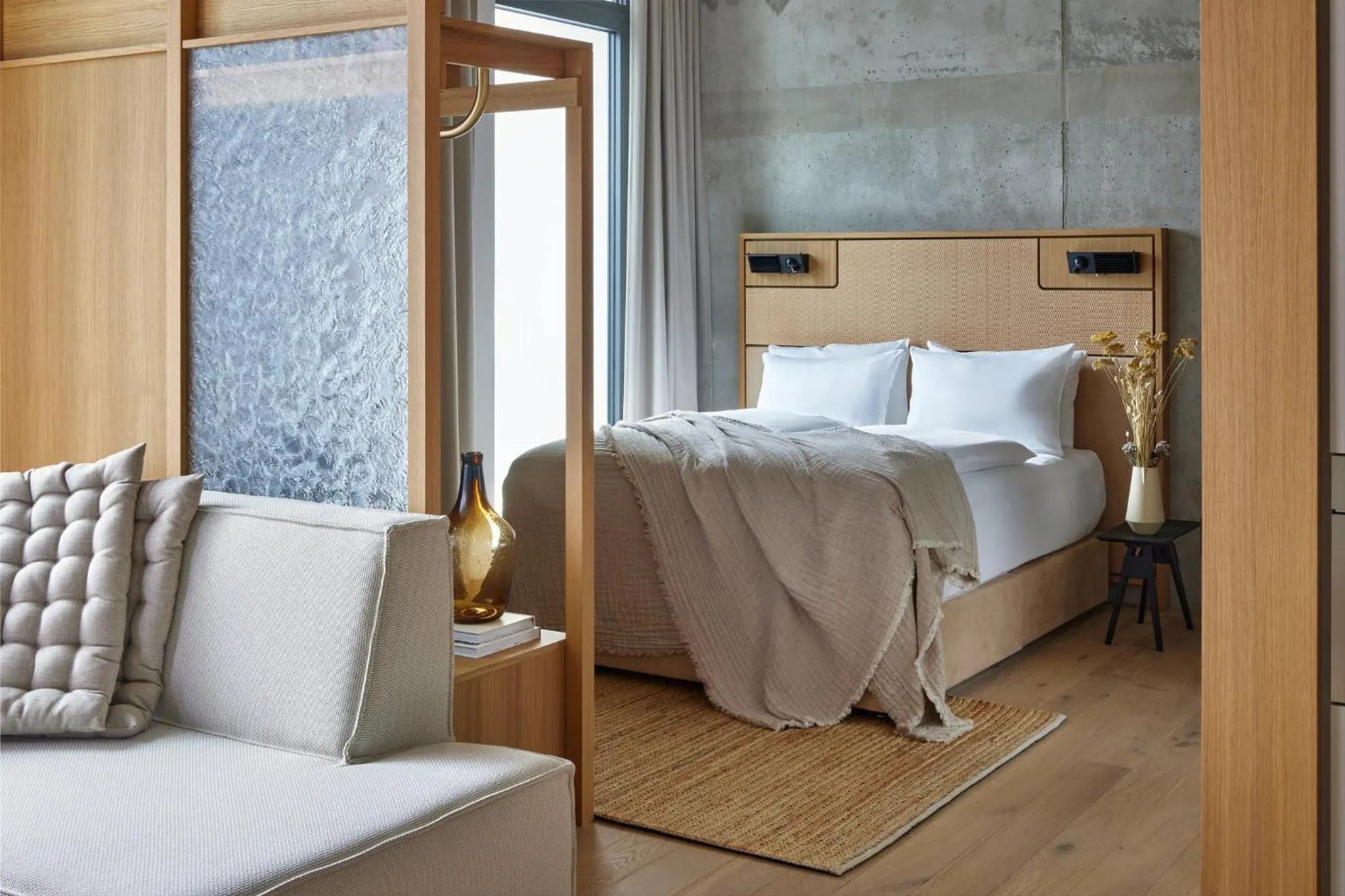 View (from property/room), Bed in Locke at East Side Gallery