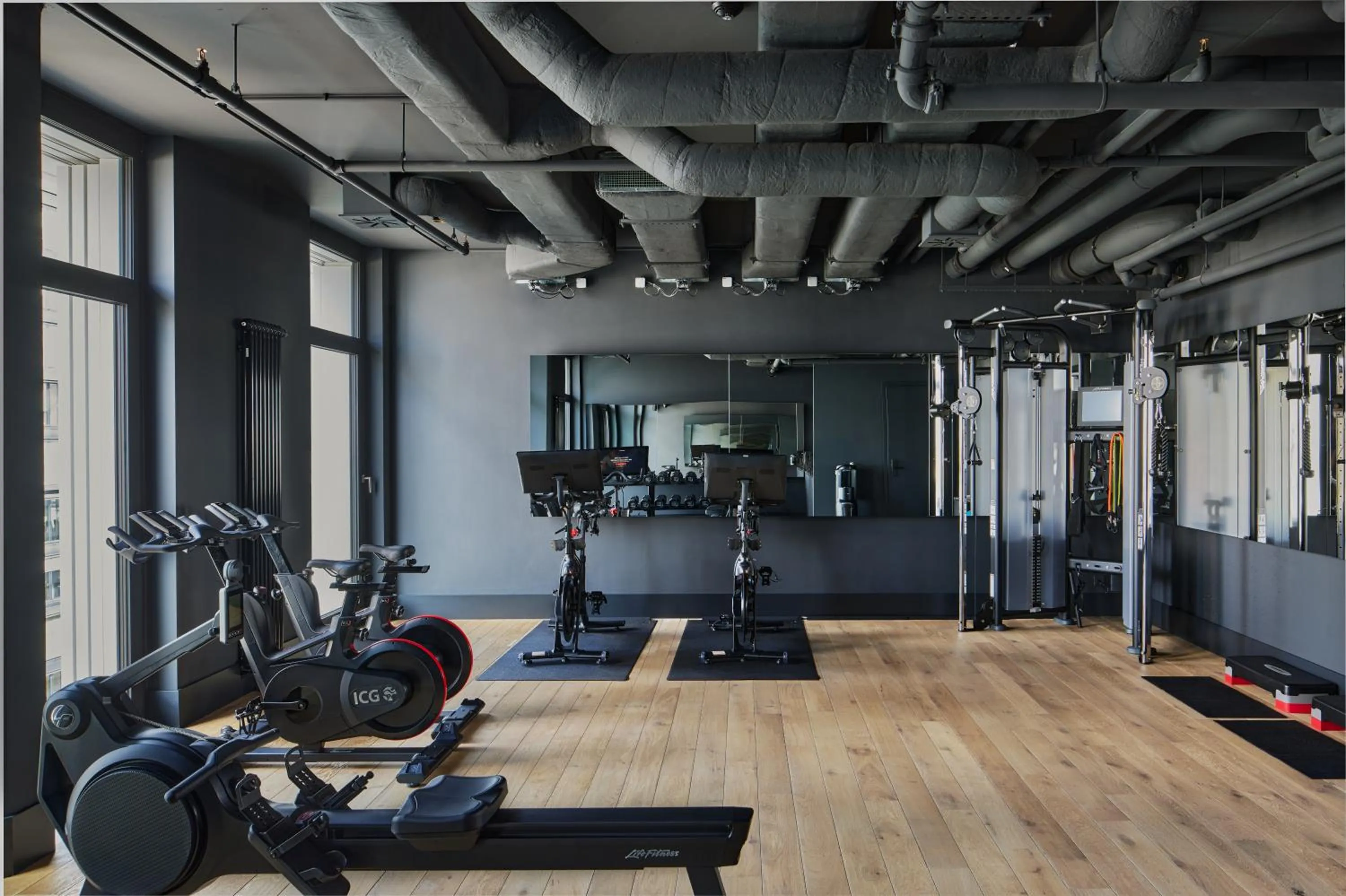 Fitness centre/facilities in Locke at East Side Gallery