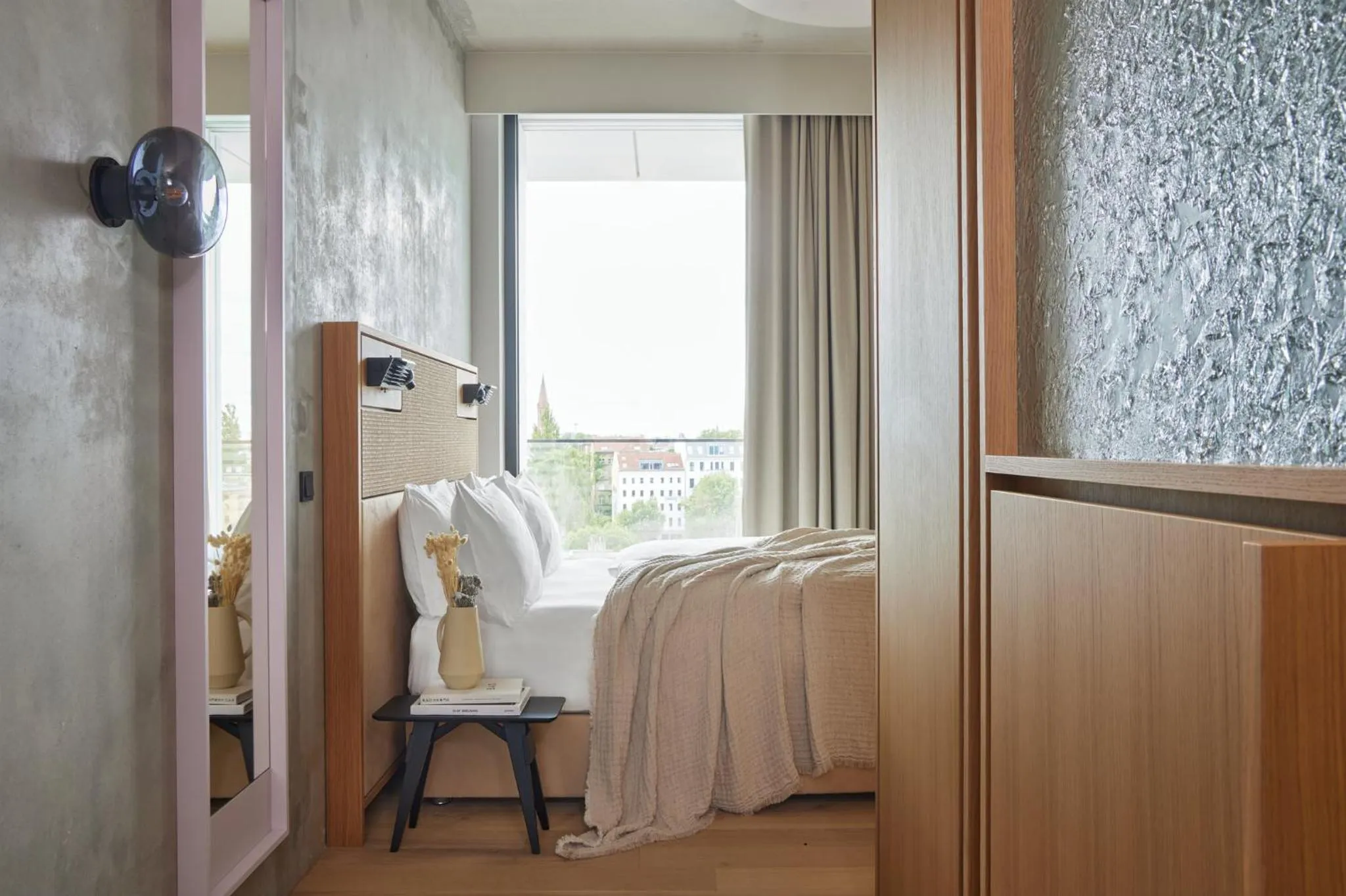 Property building, Bed in Locke at East Side Gallery