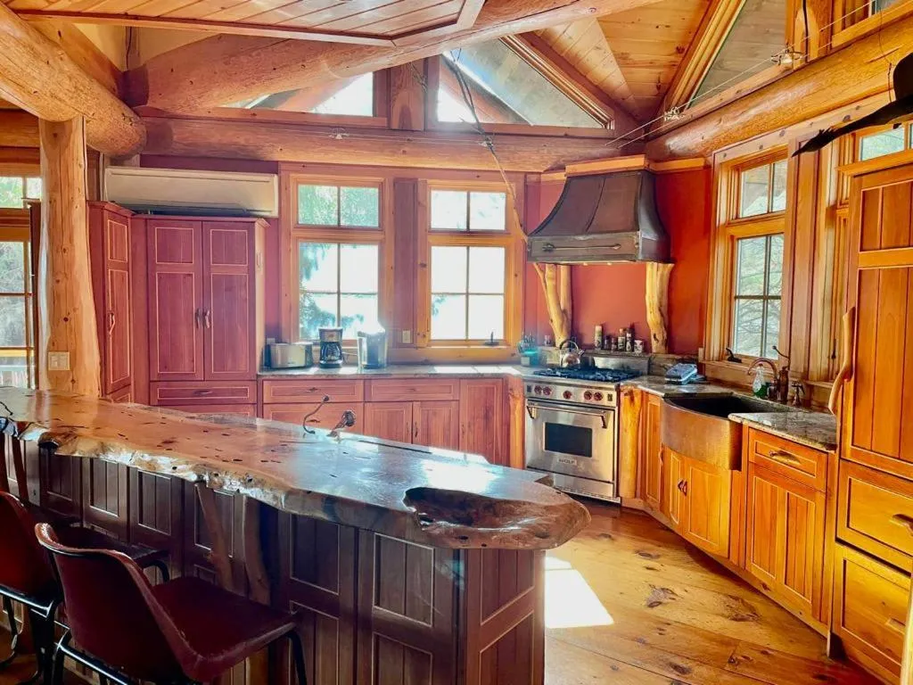 Cayuga Lodge South