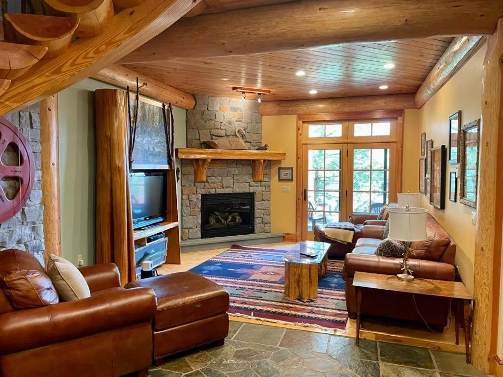 Cayuga Lodge South