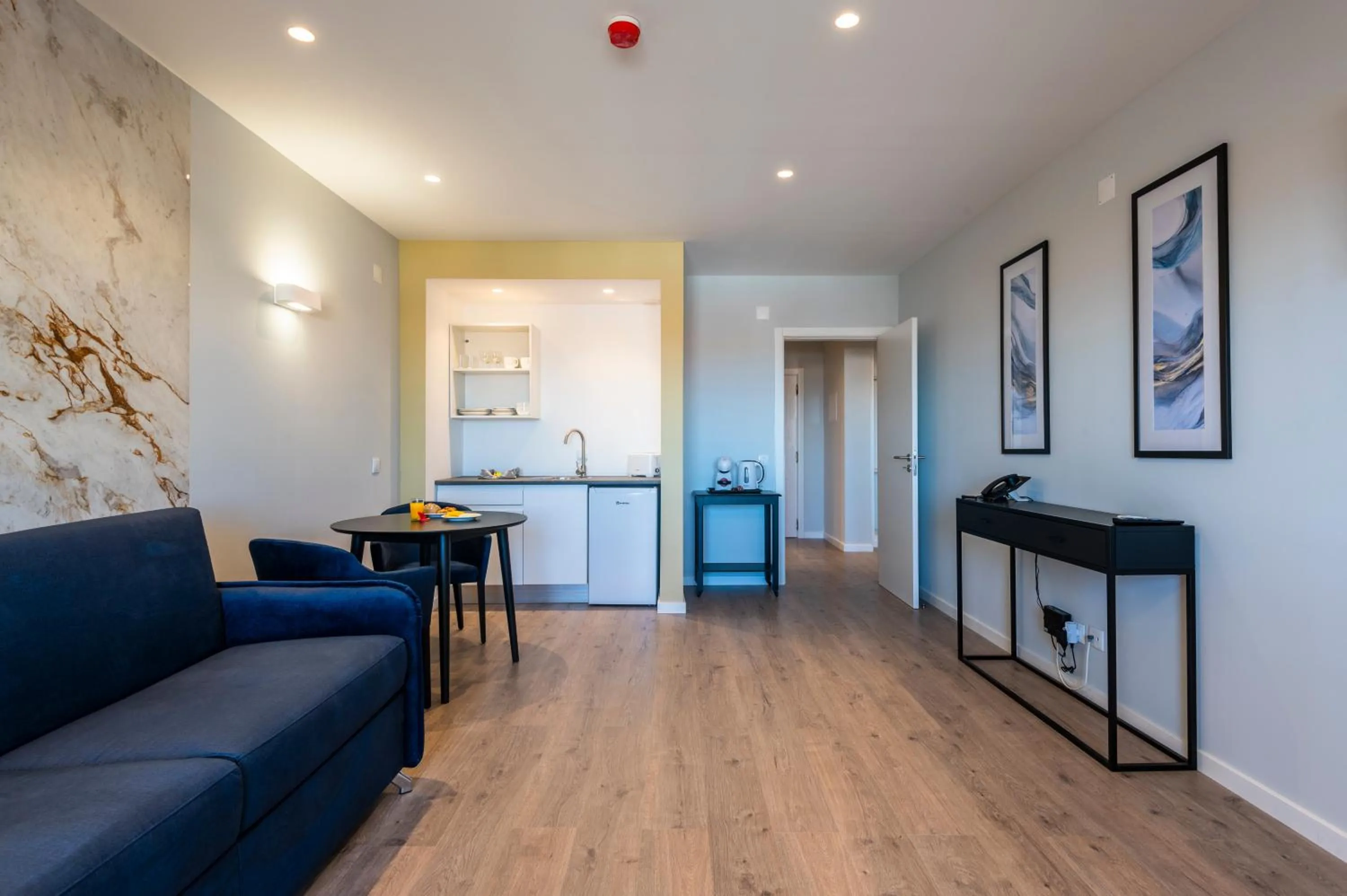 Living room in Emeralds Albufeira by DK Stays