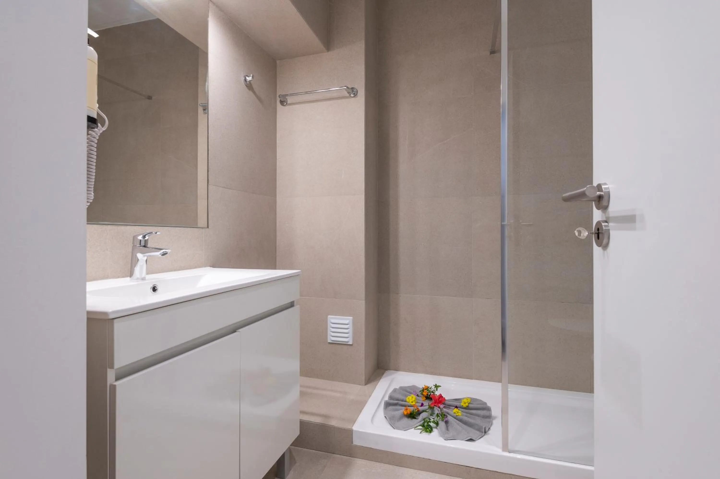 Bathroom in Emeralds Albufeira by DK Stays