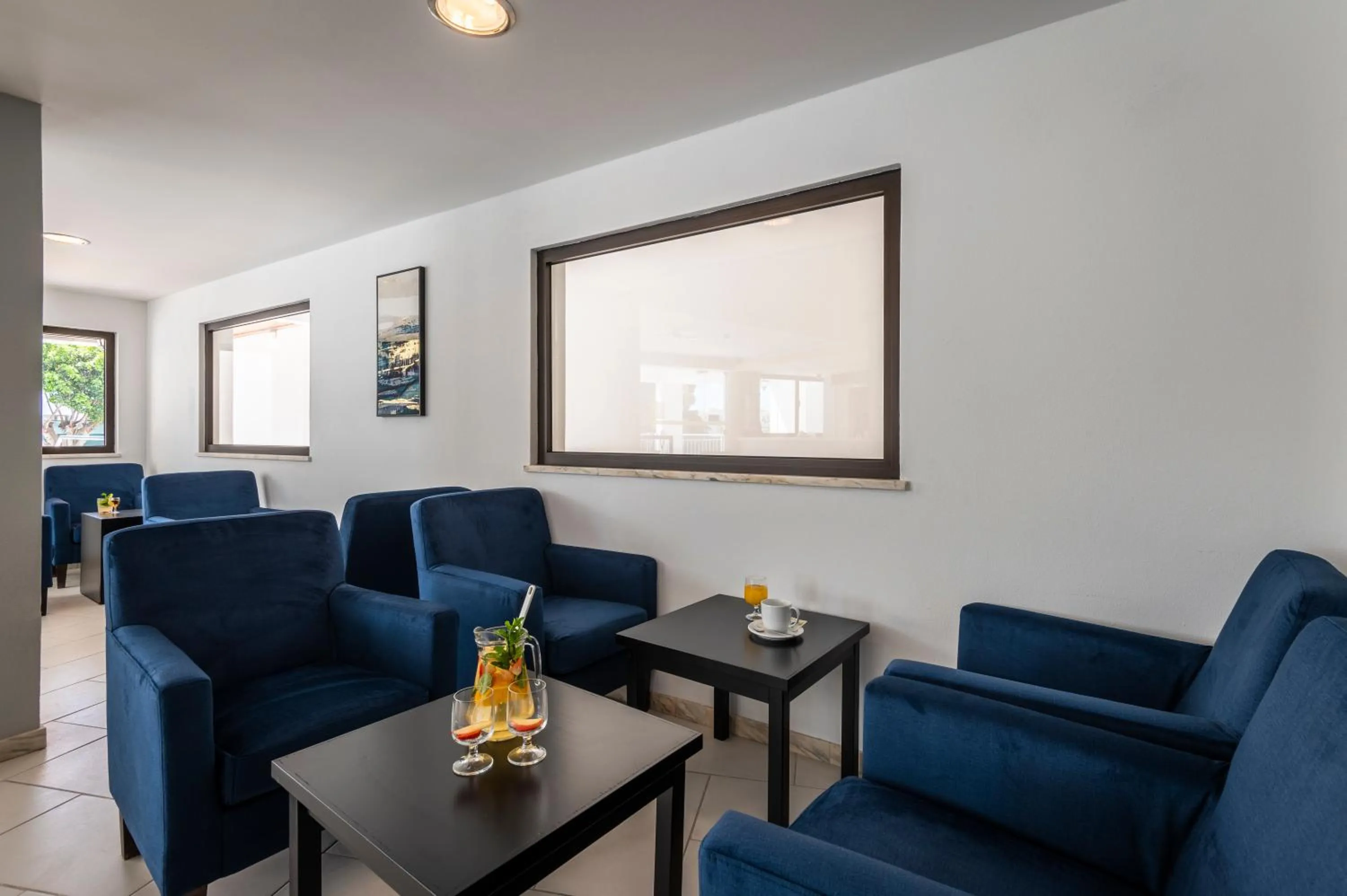 Restaurant/places to eat in Emeralds Albufeira by DK Stays