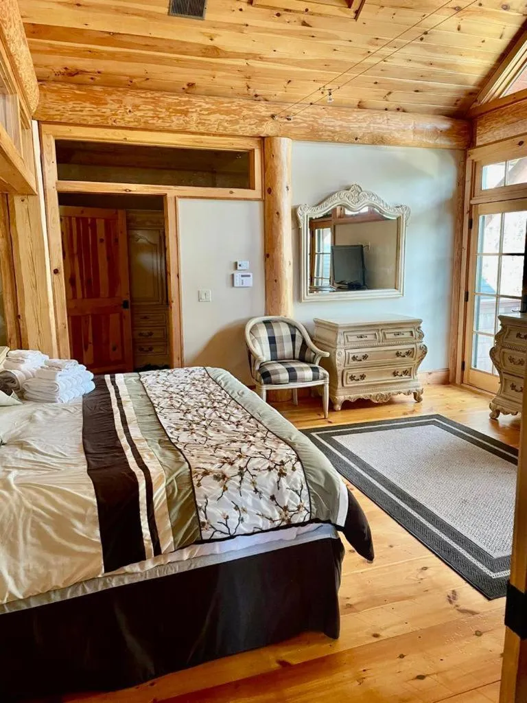 Bed in Oneida Lodge North