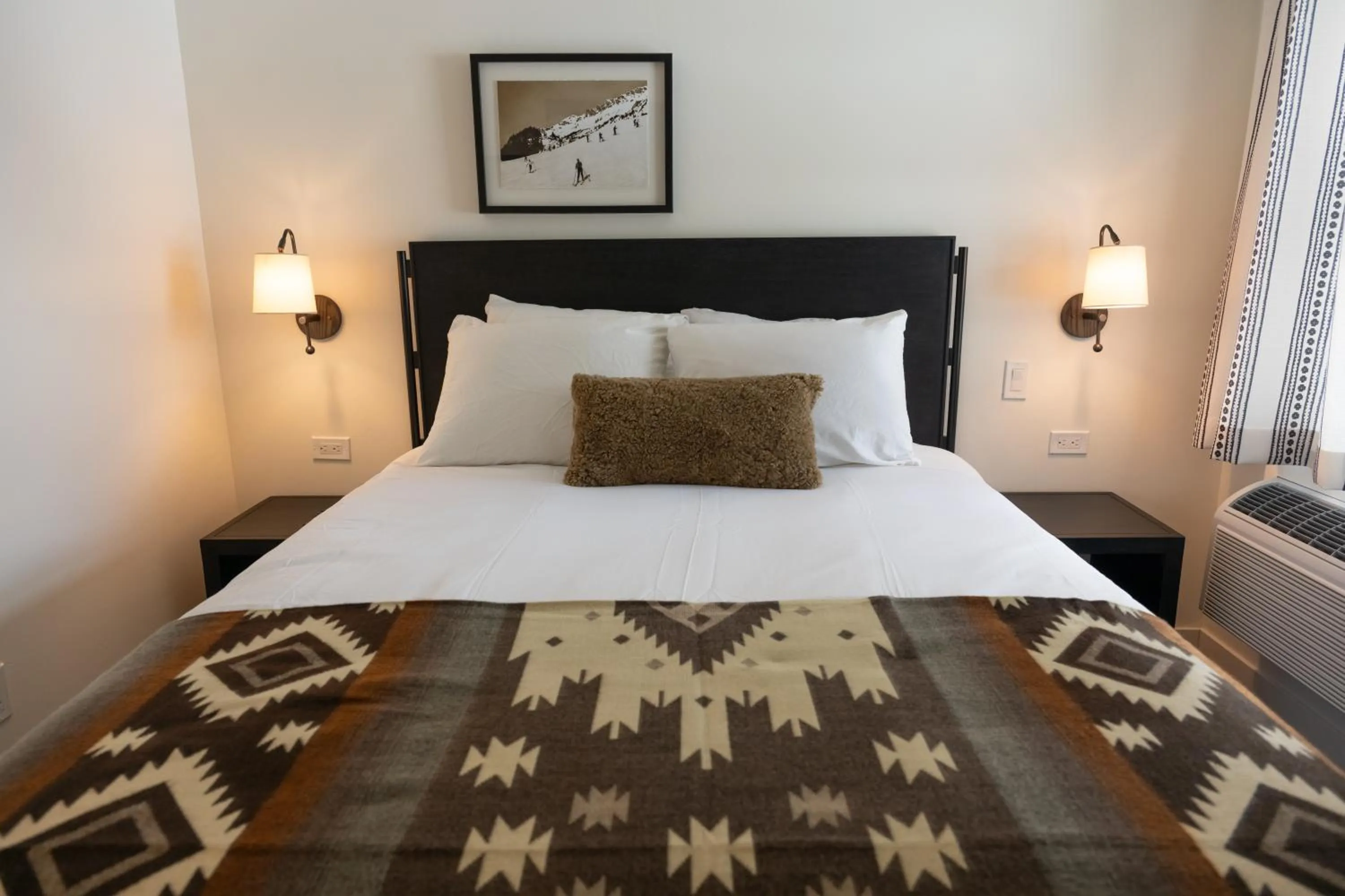 Bed in High Creek Lodge and Cabins