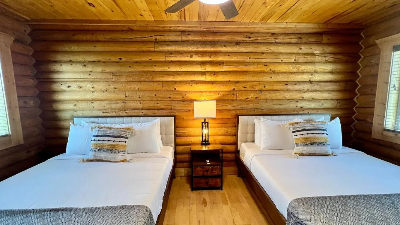 Bed in High Creek Lodge and Cabins