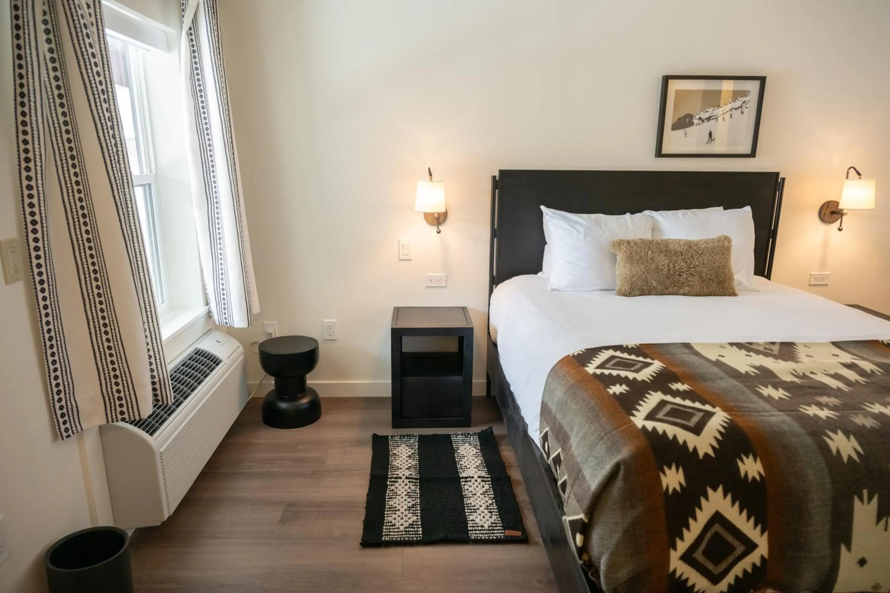 Bed in High Creek Lodge and Cabins