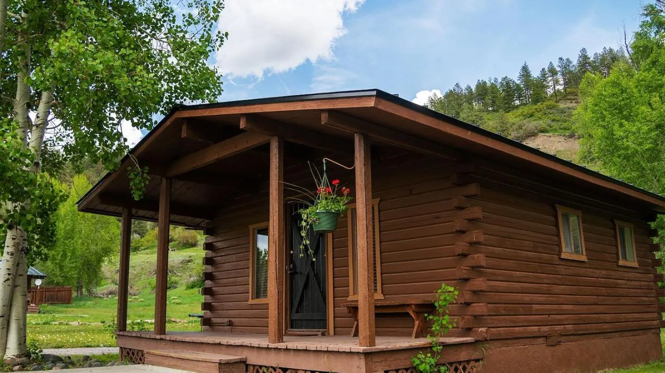High Creek Lodge and Cabins