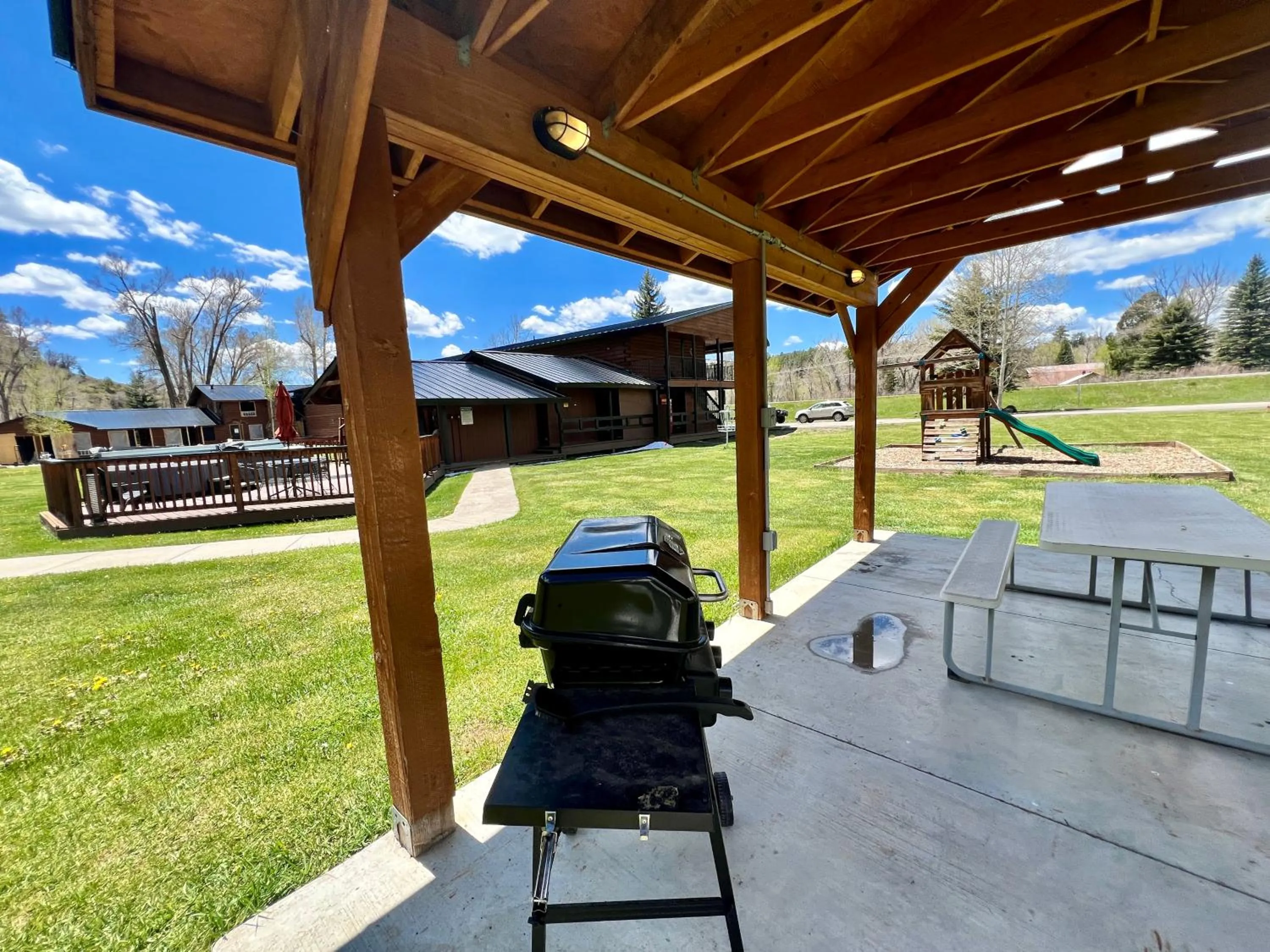 BBQ facilities in High Creek Lodge and Cabins