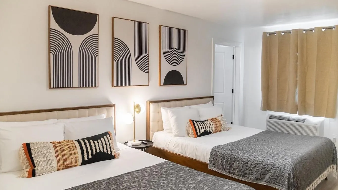 Bed in High Creek Lodge and Cabins