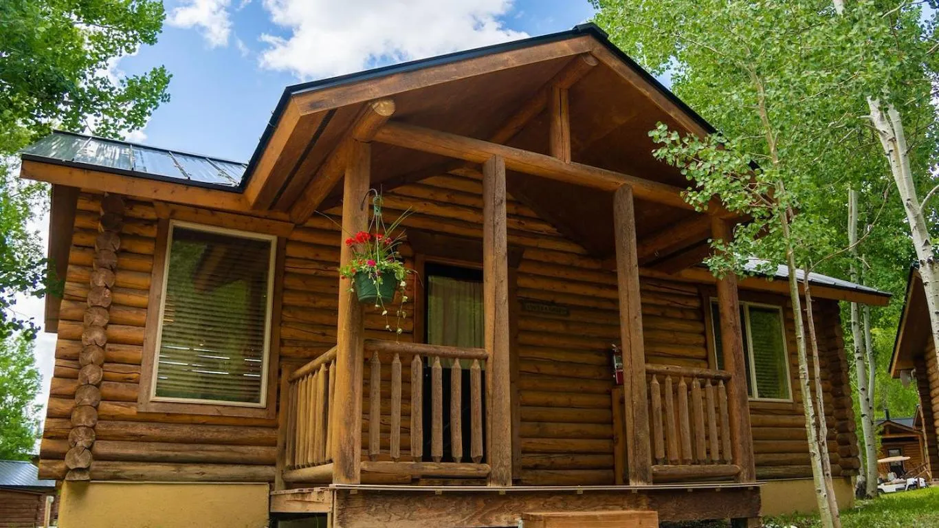 High Creek Lodge and Cabins