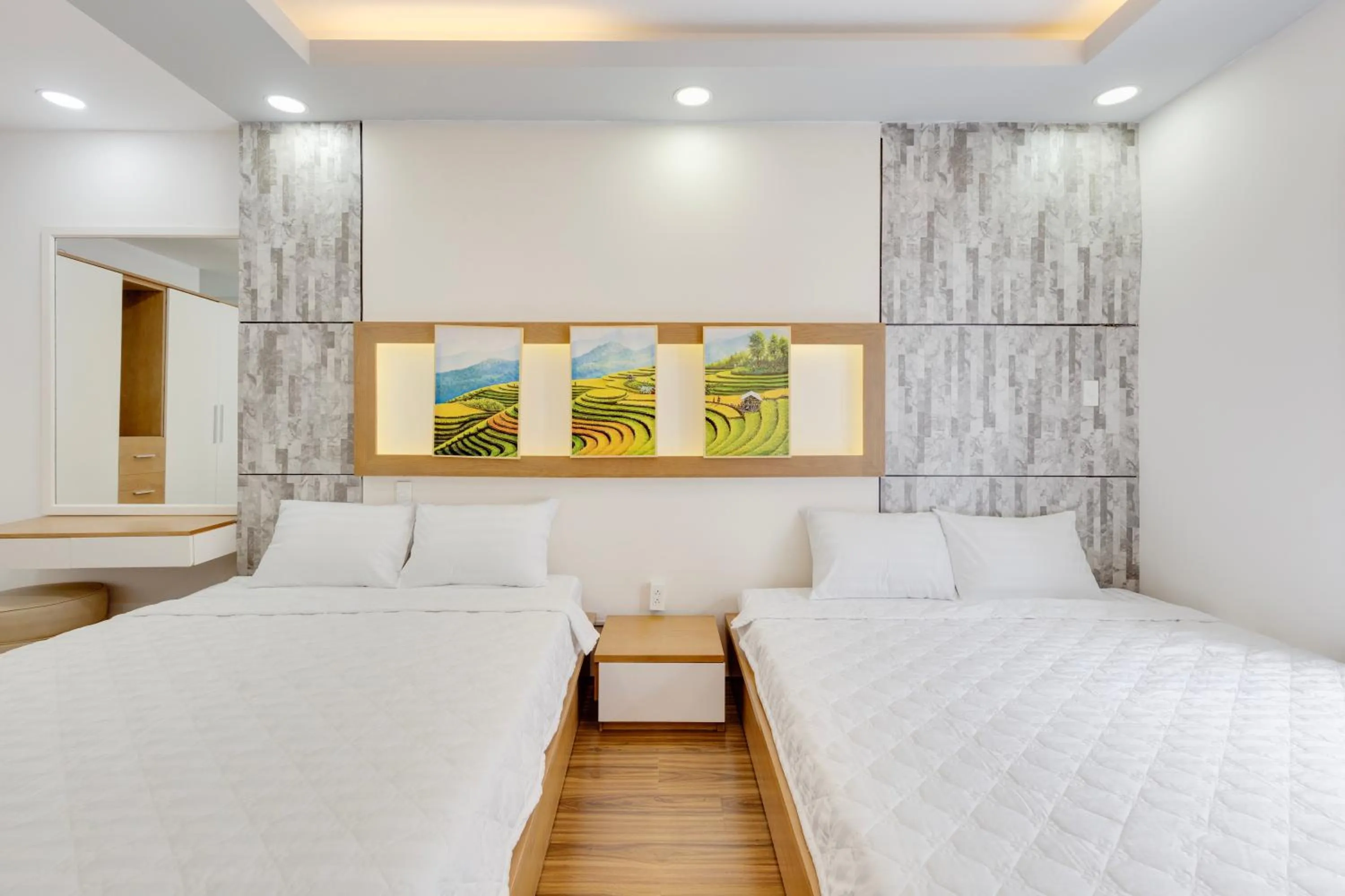 Bed in Saigon Authentic Hostel - Local Vibes, City Tours, Cooking Dinner, Evening Streetfood, Free Menu Breakfast, Gym & Rooftop