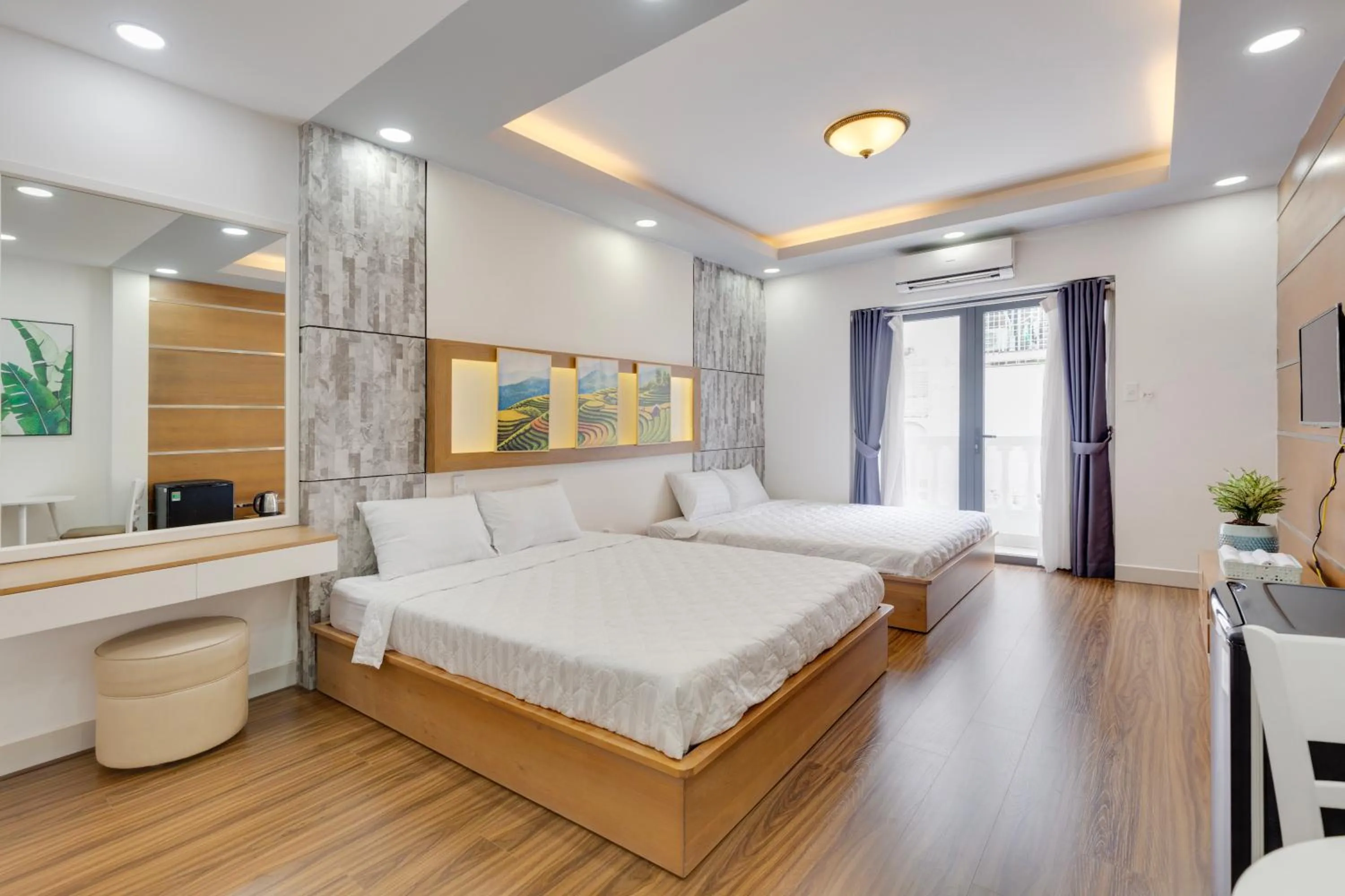 Bed in Saigon Authentic Hostel - Local Vibes, City Tours, Cooking Dinner, Evening Streetfood, Free Menu Breakfast, Gym & Rooftop