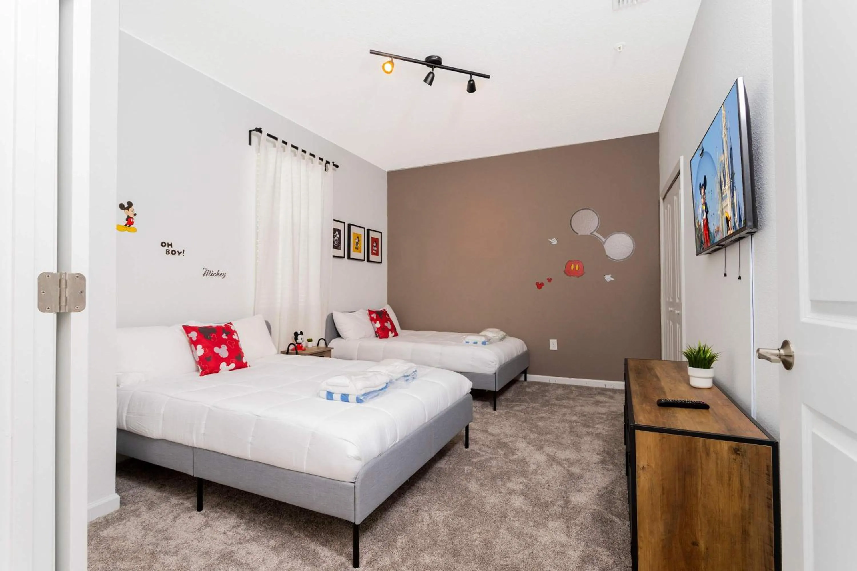 Bed in Family Friendly 3Bd Close to Disney @Champions Gate 991