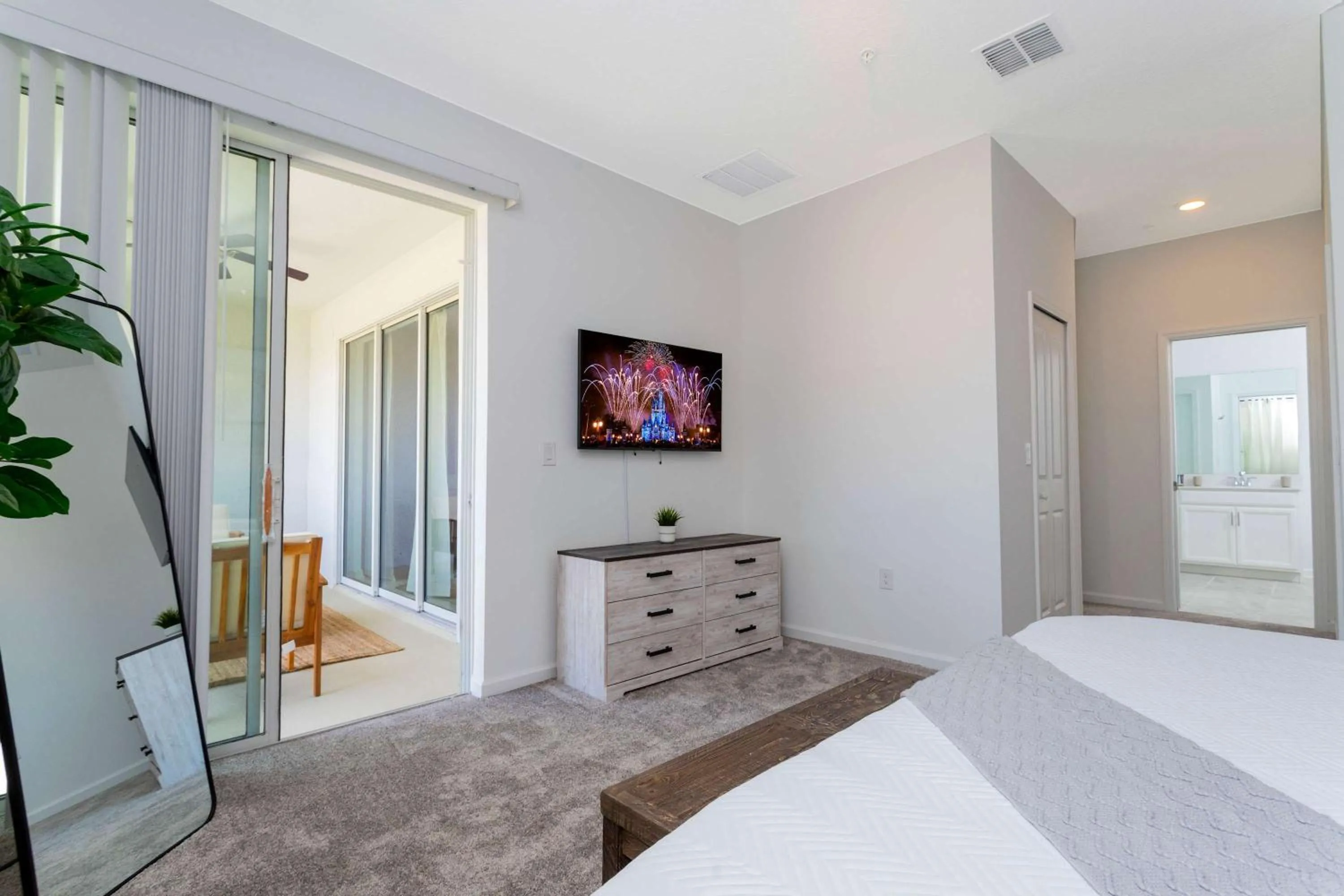 Bed in Family Friendly 3Bd Close to Disney @Champions Gate 991
