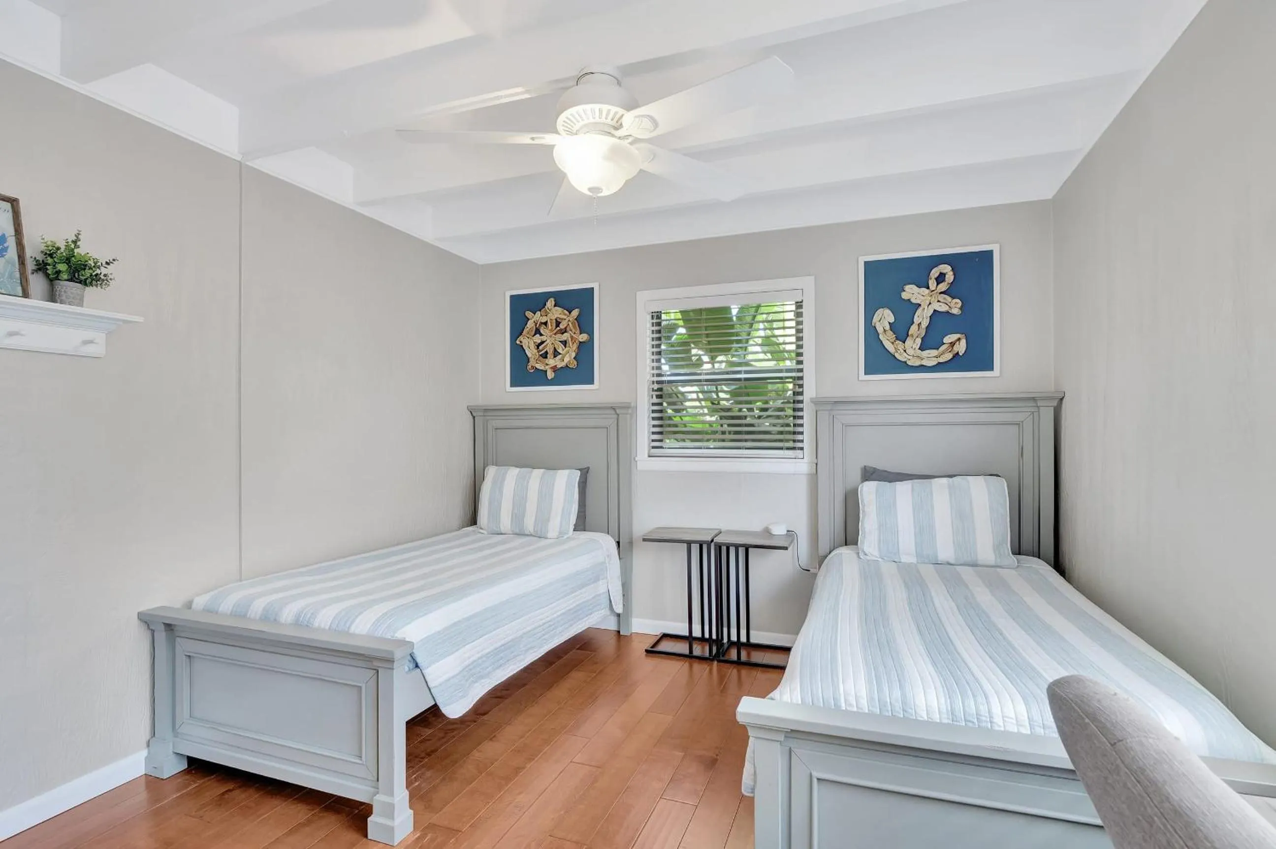 Bed in Sunny Naples - Subtropical Oasis Cottage