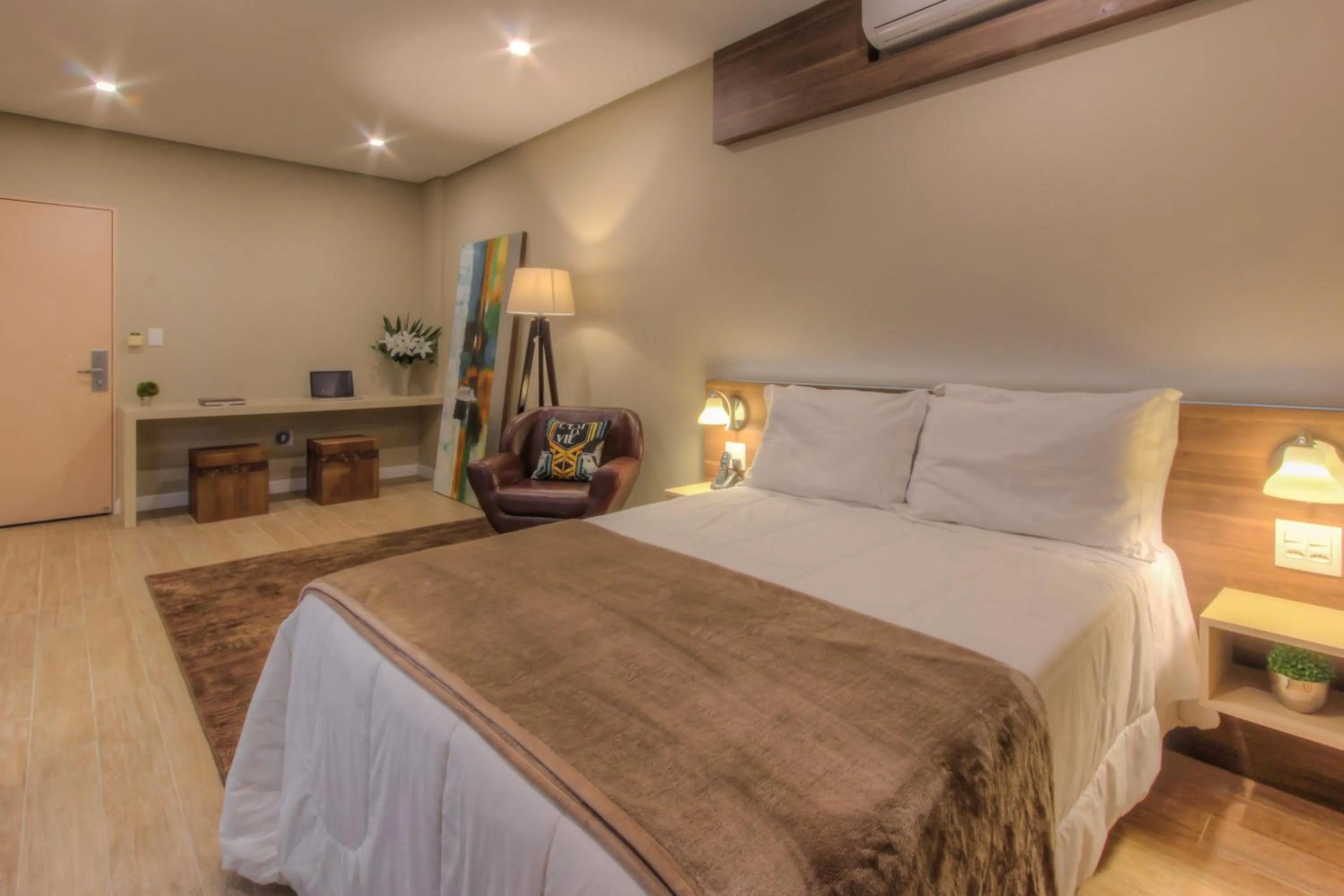 Dining area, Bed in Tri Hotel Lajeado