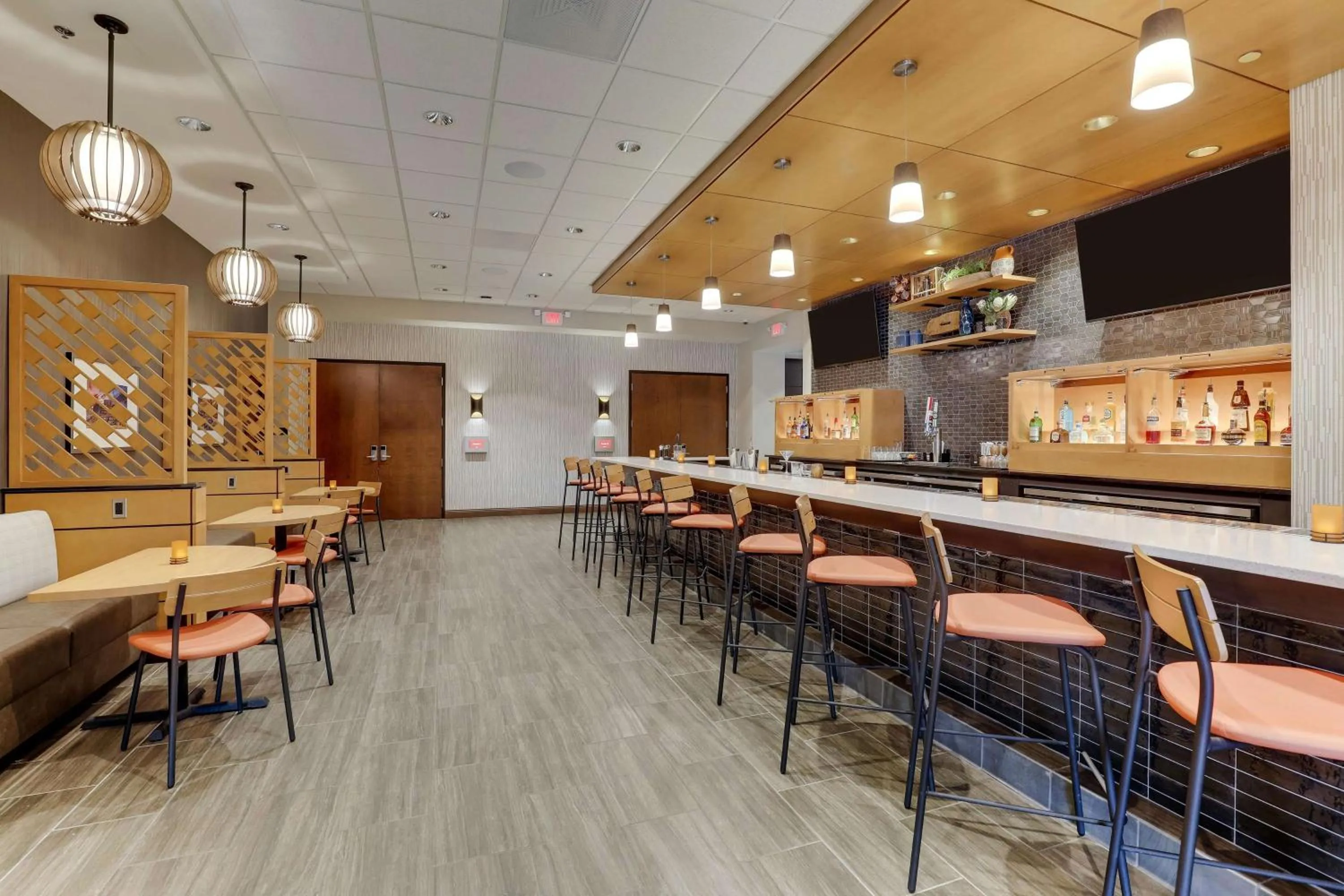 Lounge or bar in Drury Plaza Hotel Tallahassee