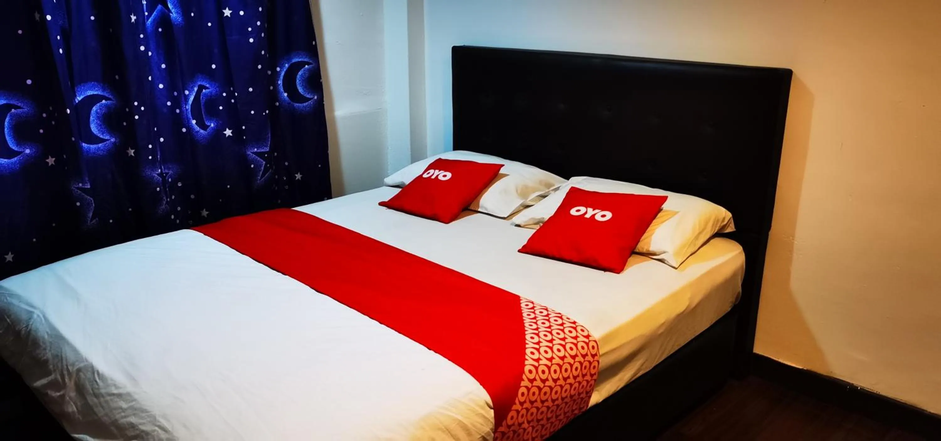 Bed in 1st Inn Hotel Klang Sentral Meru