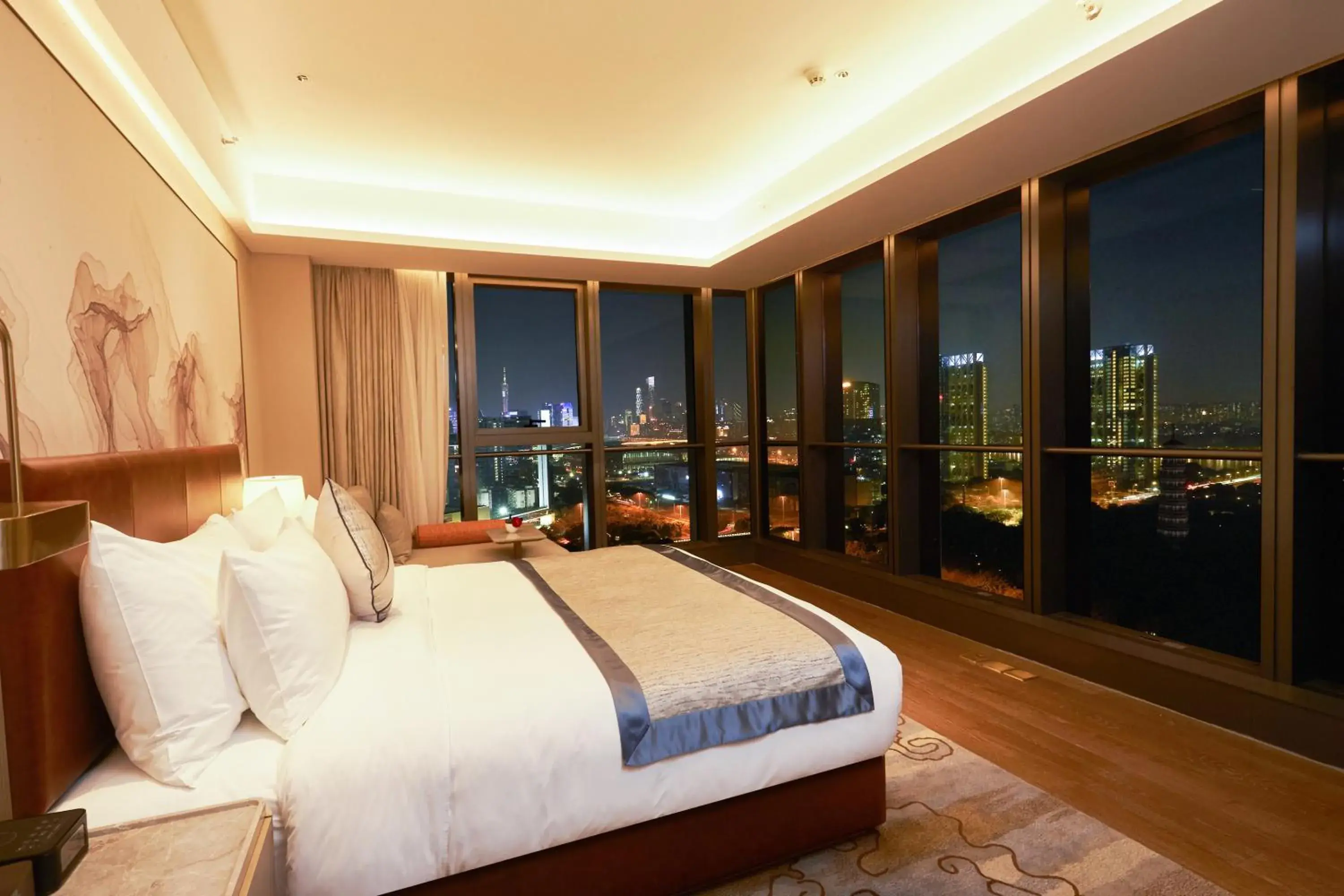 Deluxe Suite in Guangzhou Pazhou LN DongFang Hotel Deluxe Suite in Guangzhou Pazhou LN DongFang Hotel