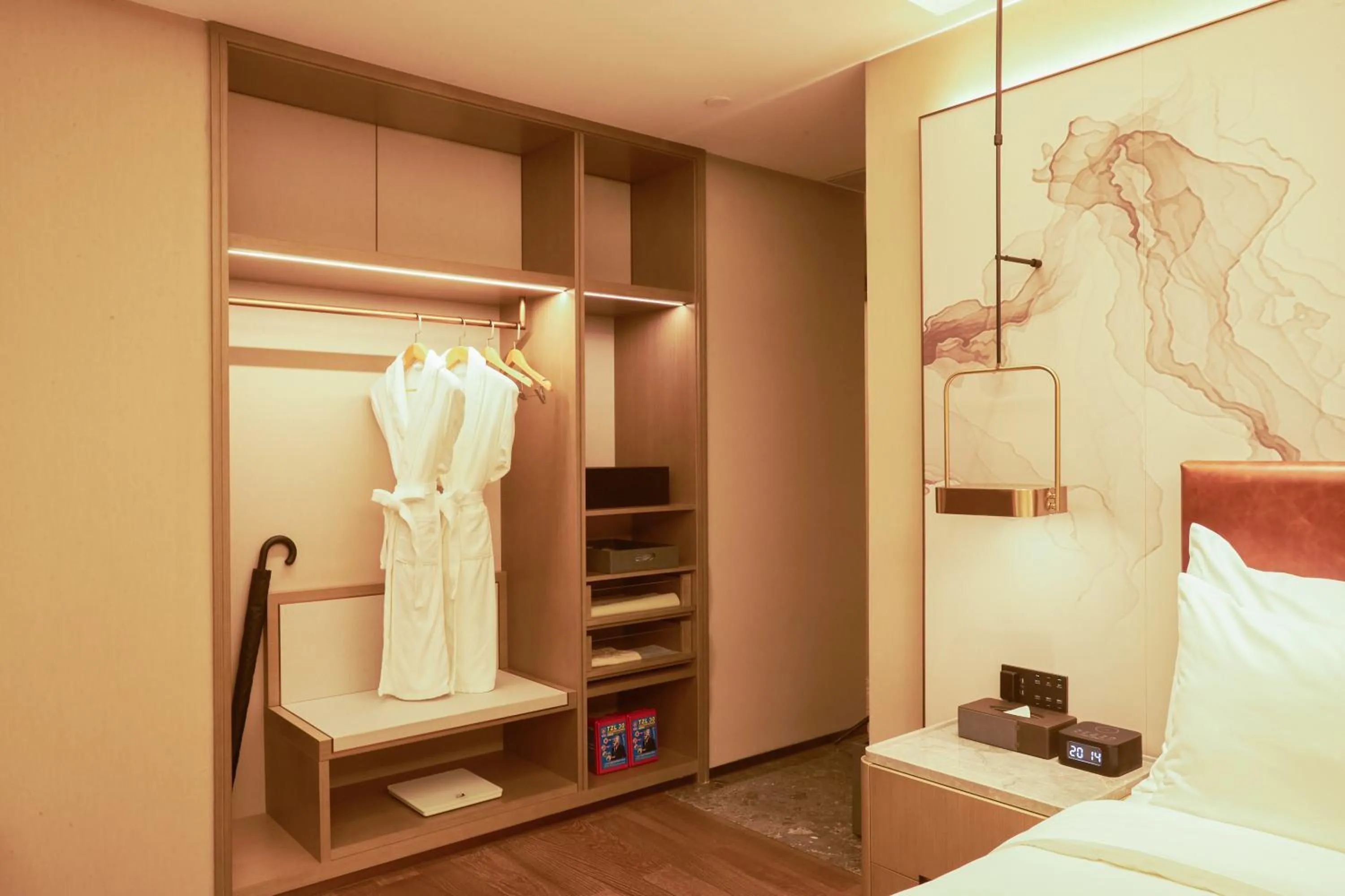 wardrobe, Bed in Guangzhou Pazhou LN DongFang Hotel