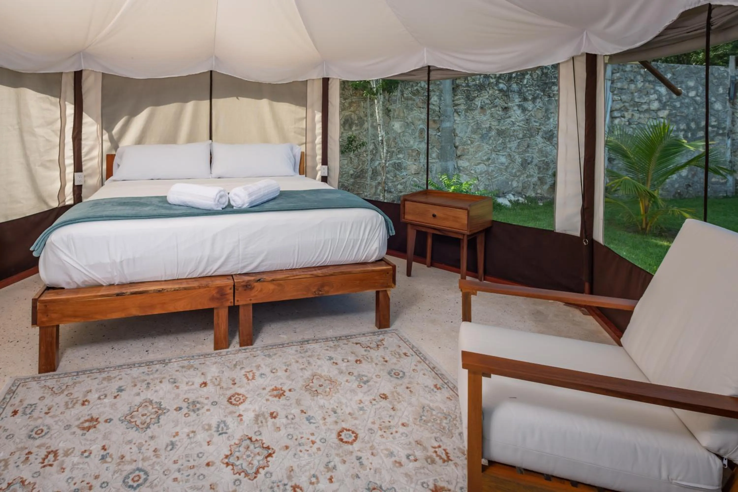 Living room, Bed in Xakluum Eco Glampings