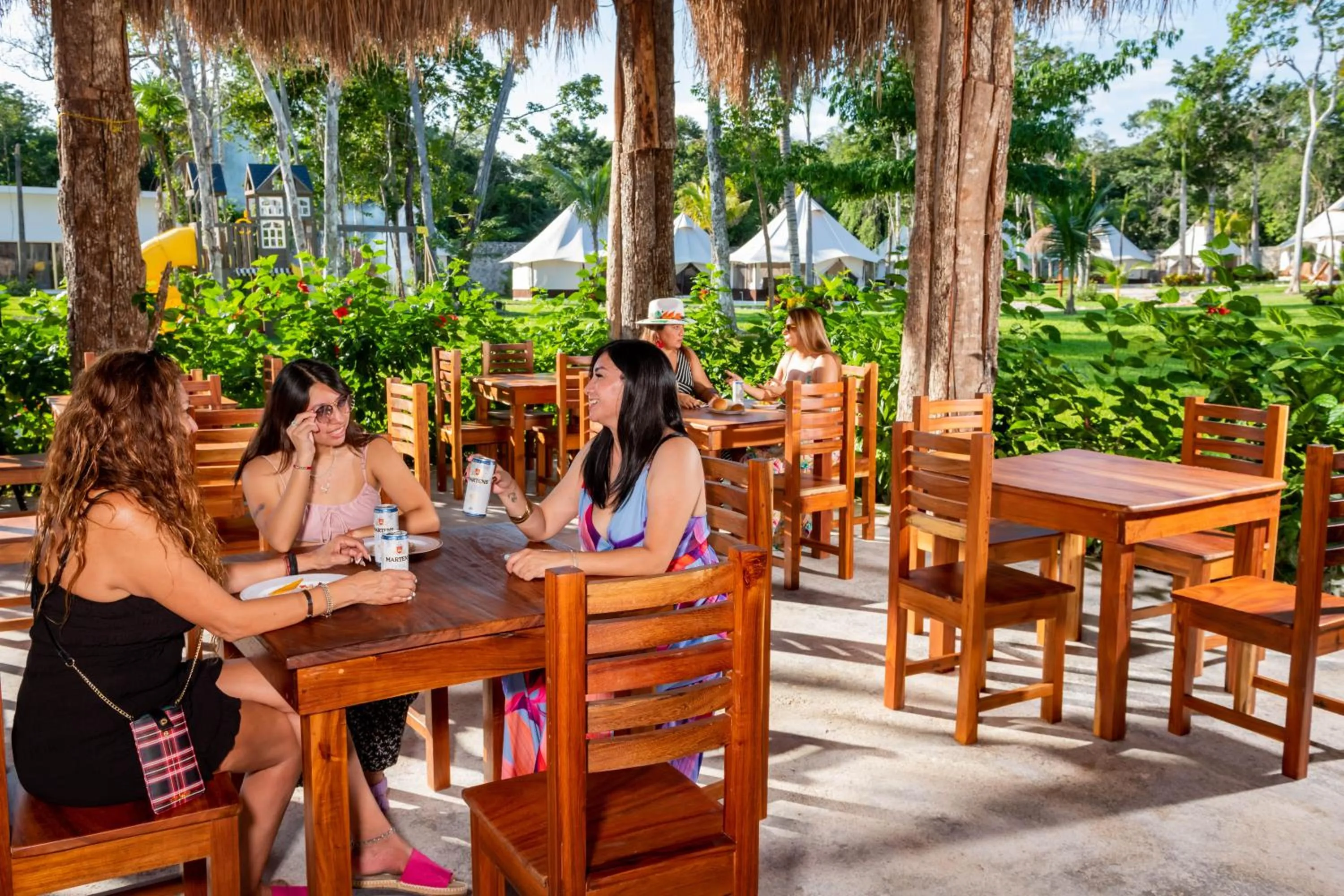 Restaurant/places to eat in Xakluum Eco Glampings