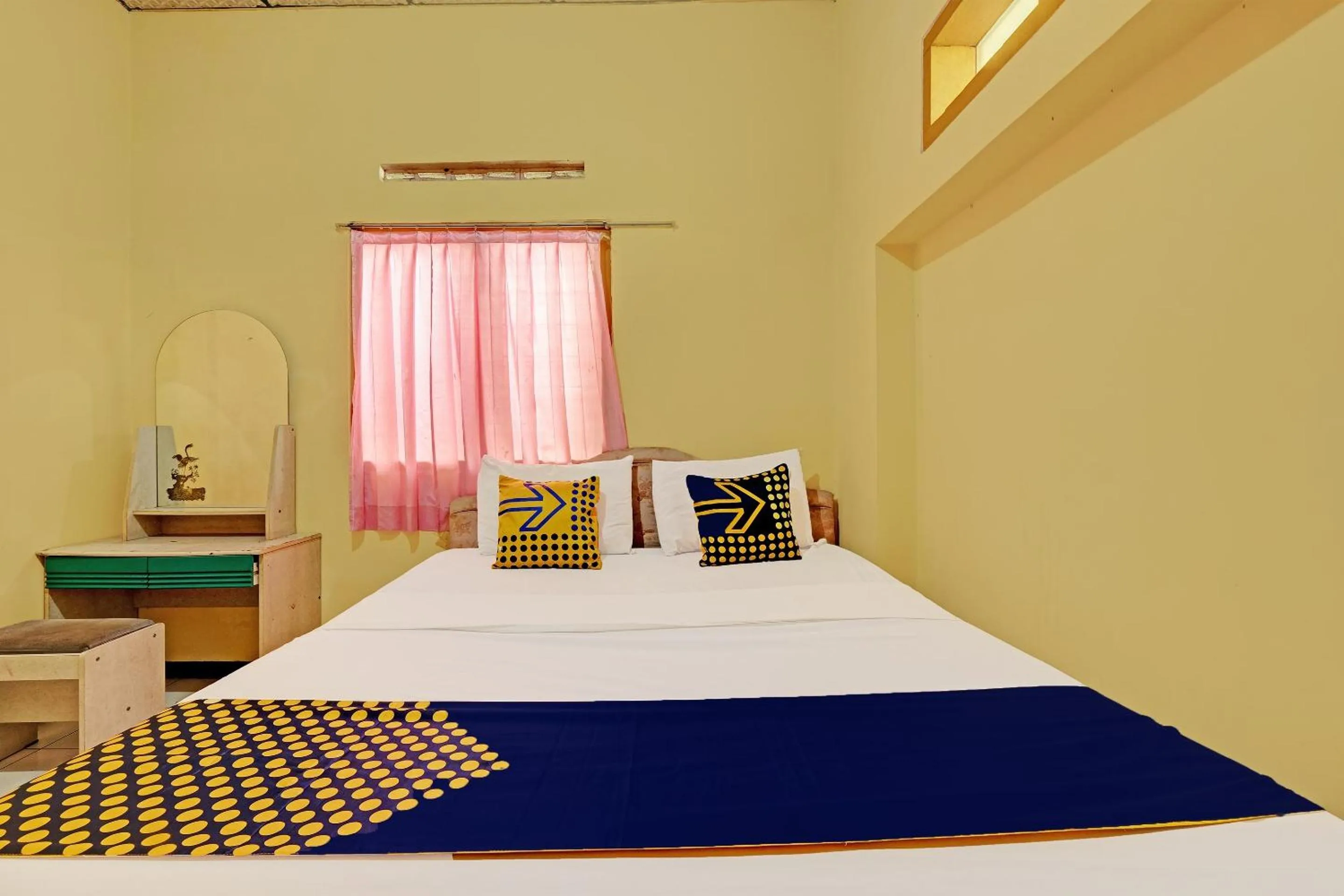 Bedroom in SPOT ON 92408 Hotel Renata 2