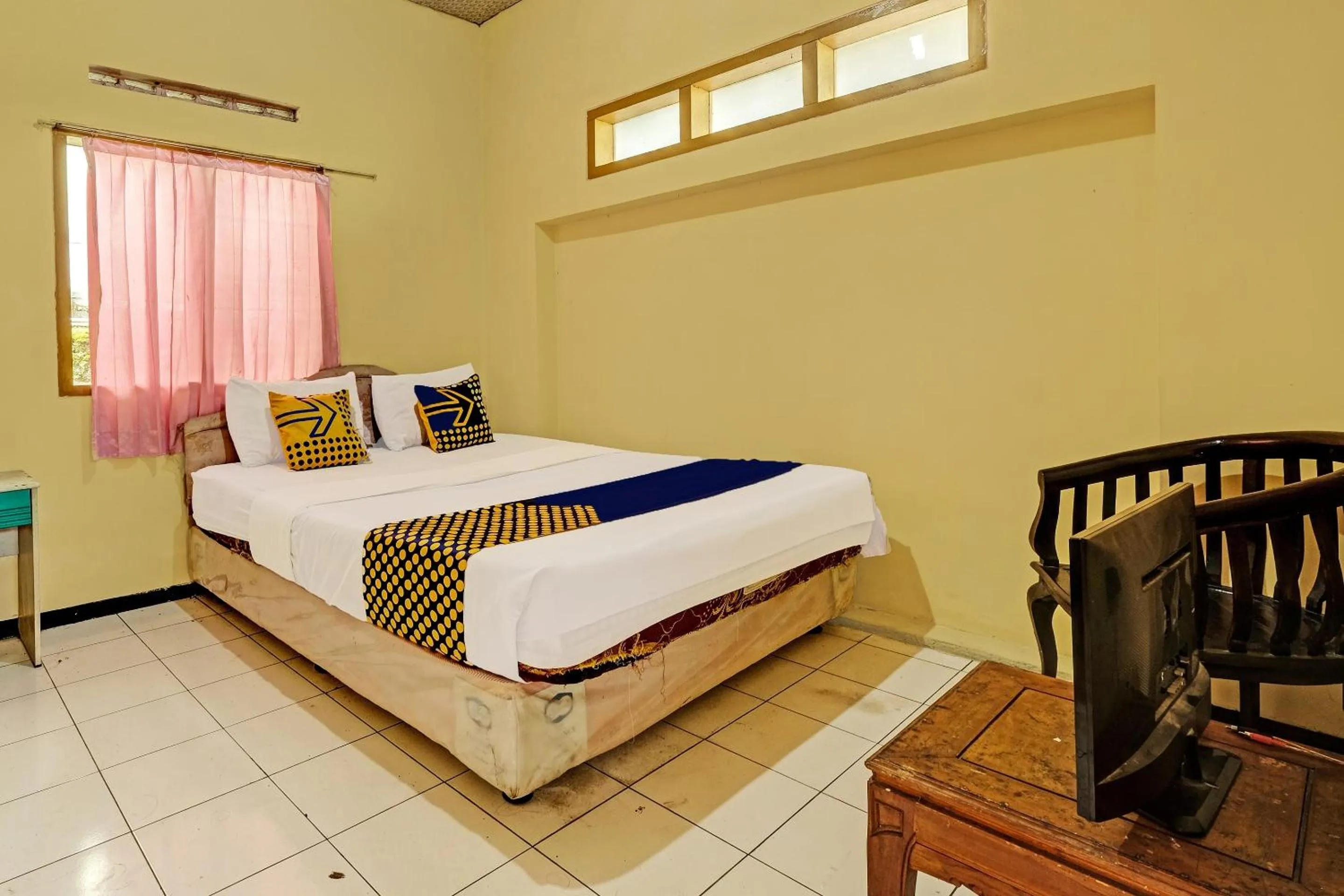 Bedroom in SPOT ON 92408 Hotel Renata 2