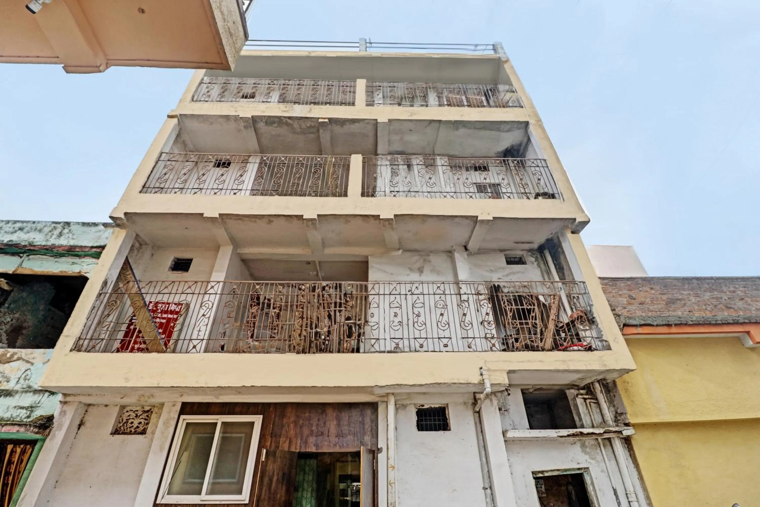 Facade/entrance in SPOT ON 81062 Moonlight Hotel