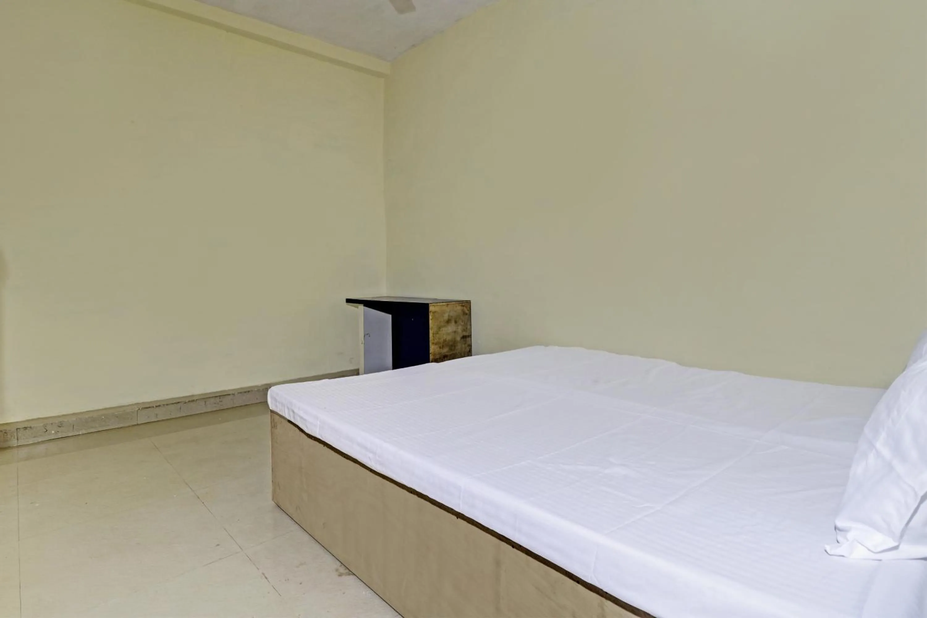 Bedroom in SPOT ON 81062 Moonlight Hotel